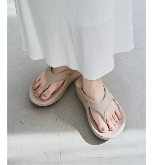  「《追加》OOFOS/ウーフォス Ooriginal」|サンダル|ベージュ