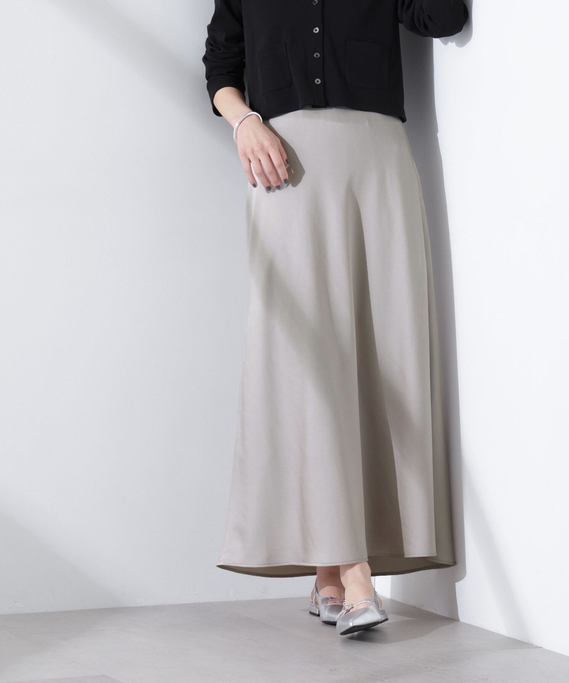nano･universe「サテンバイヤスロングナロースカート」|スカート|L.グレー1