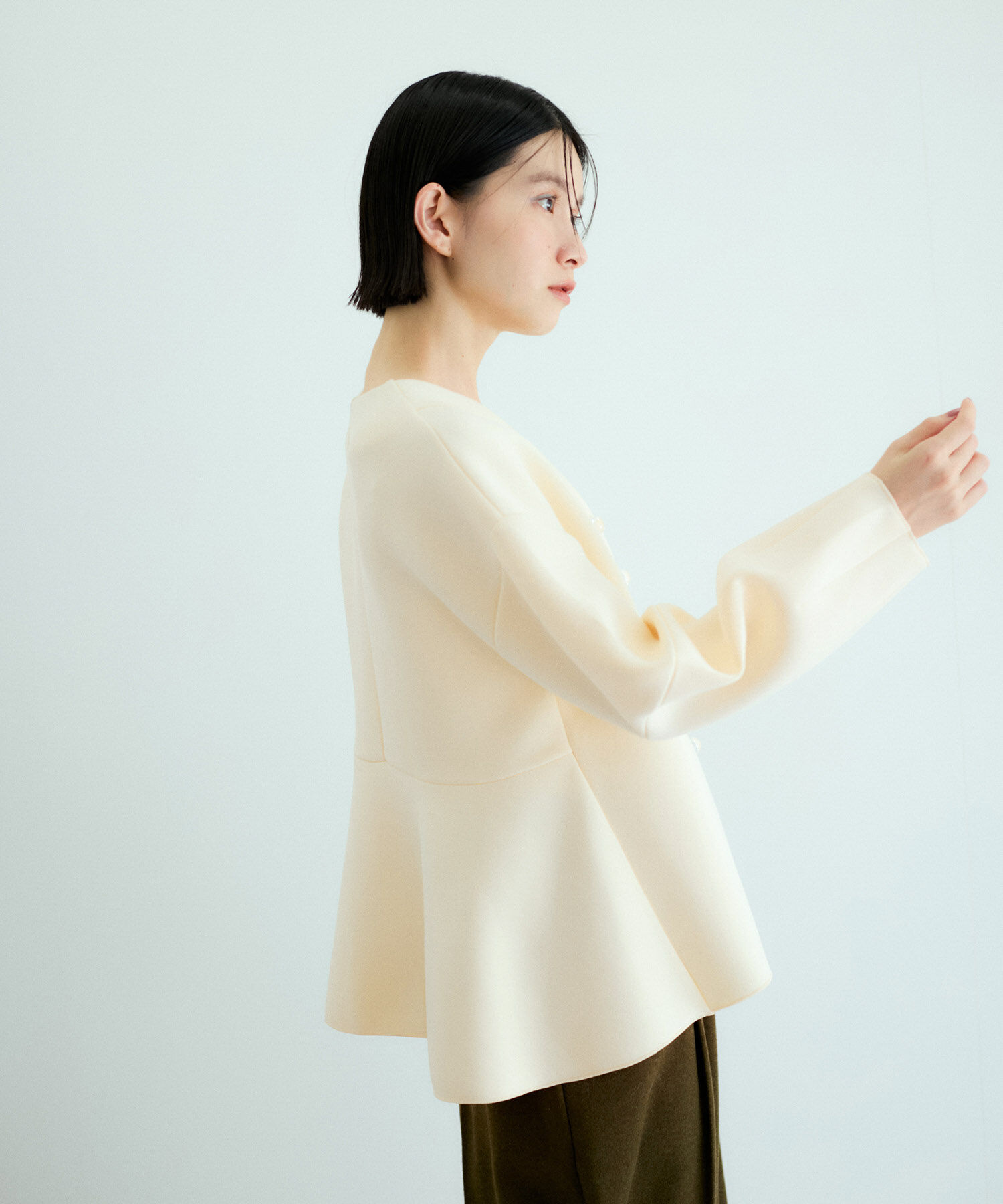 ADAM ET ROPE'「ミックスボタンペプラムカーディガン」|カーディガン|