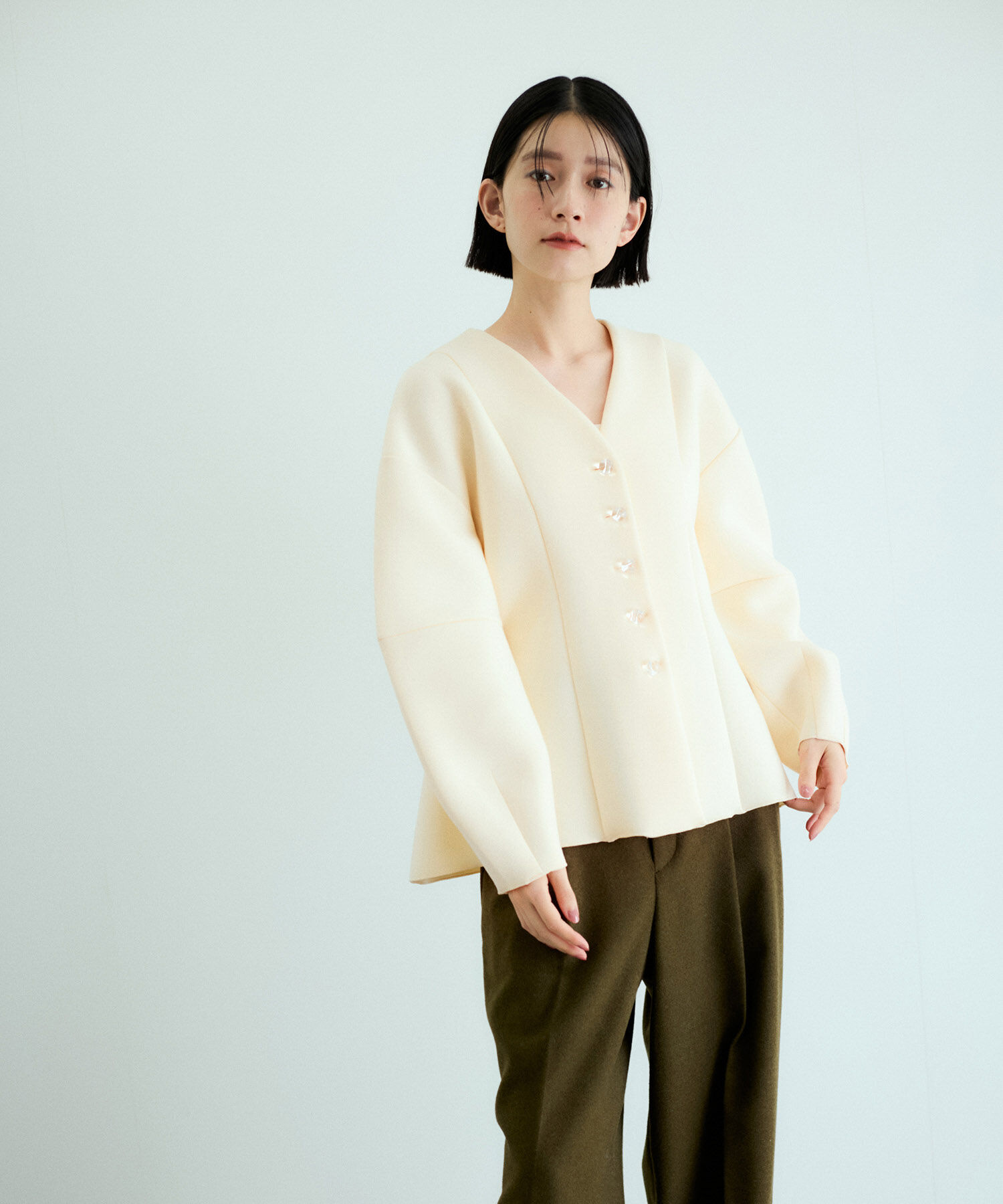 ADAM ET ROPE'「ミックスボタンペプラムカーディガン」|カーディガン|