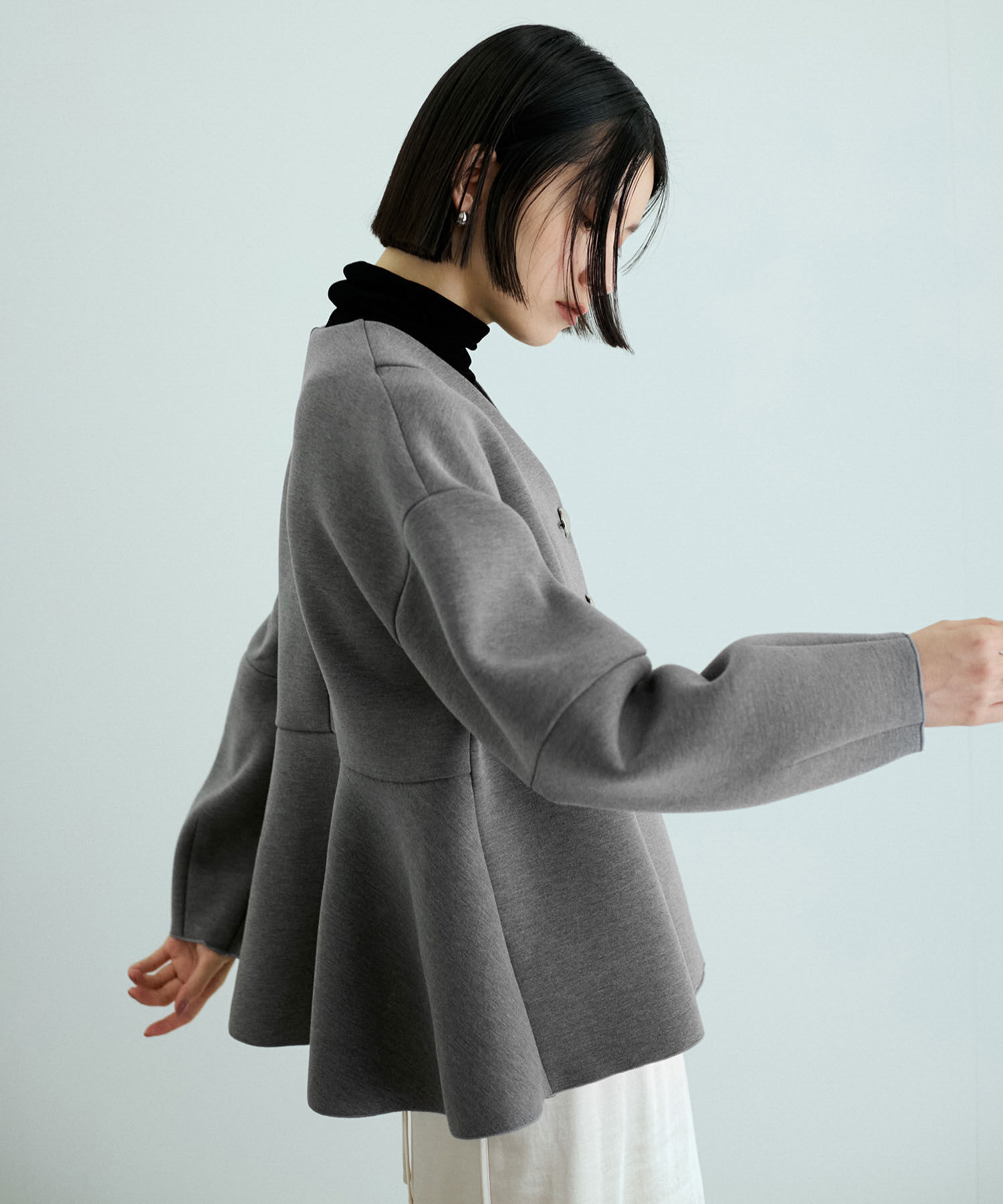 ADAM ET ROPE'「ミックスボタンペプラムカーディガン」|カーディガン|グレー(07)