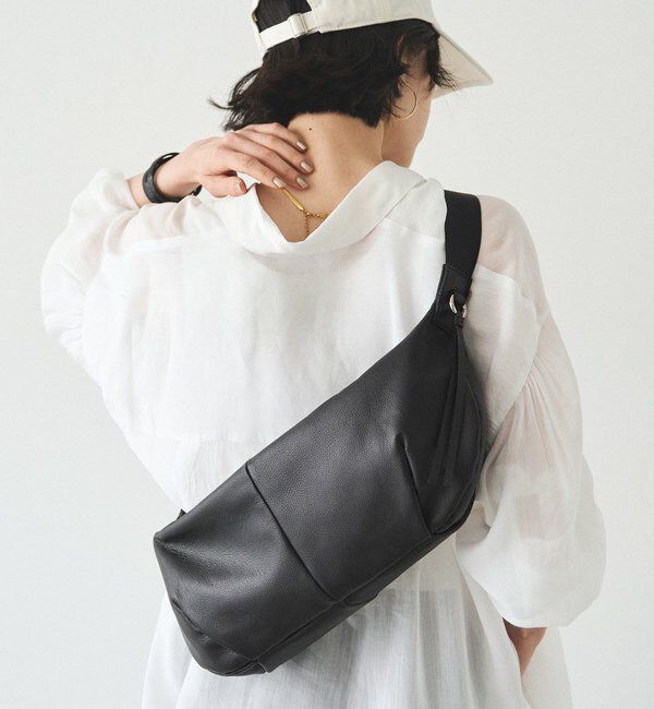  「ソフトレザーバナナボディバッグ」|ショルダー・メッセンジャー|