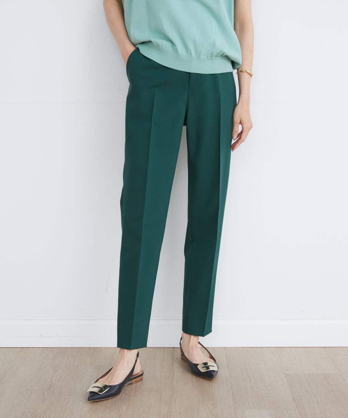INED「Louise美脚テーパードパンツ」|スラックス|グリーン