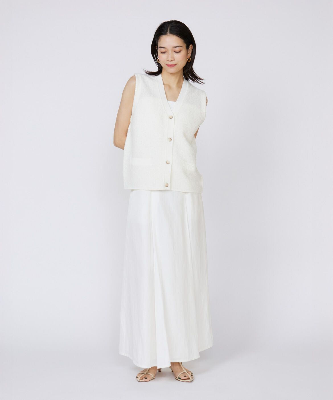 INED「Vネックニットジレ」|ニット・セーター|