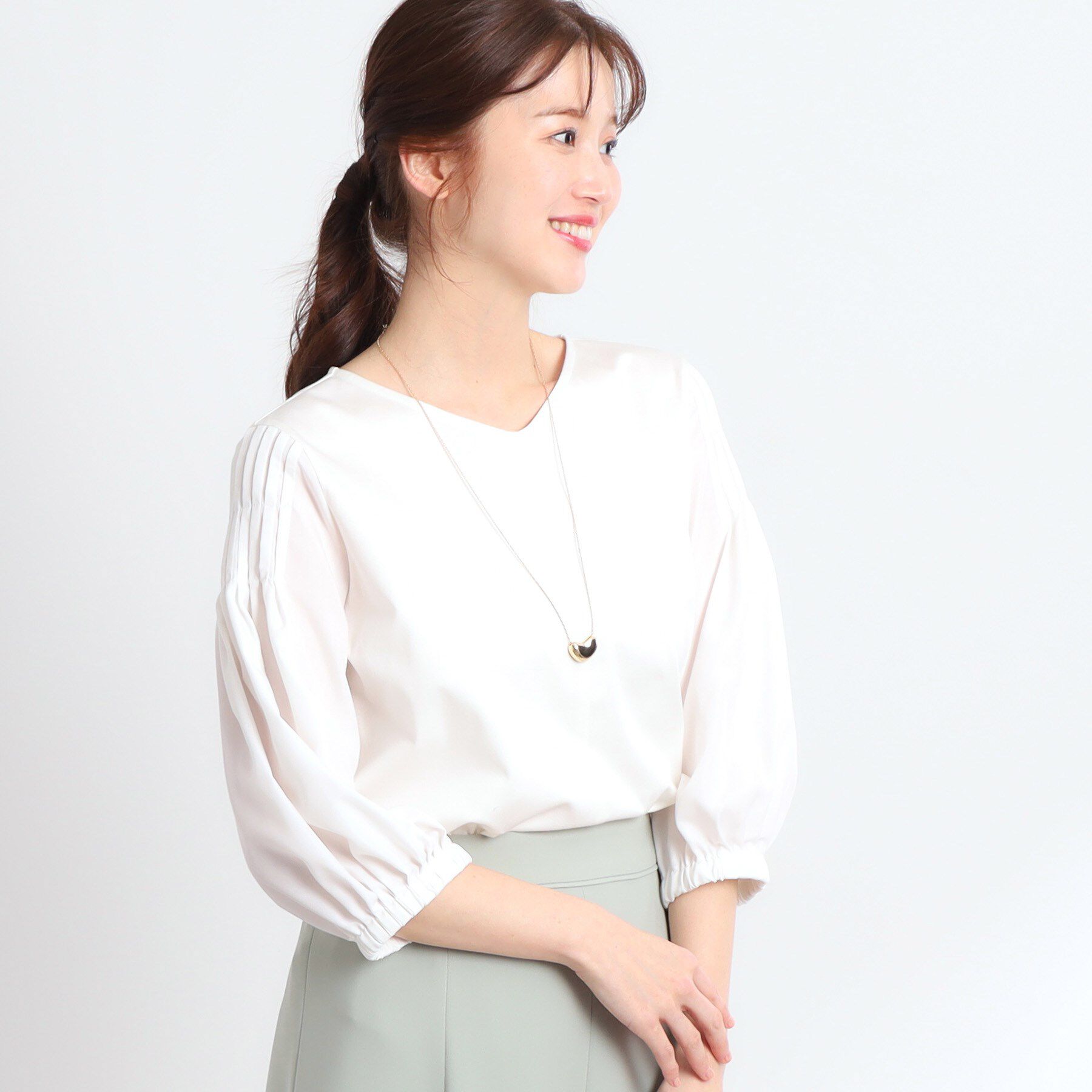 Reflect「【スカートにもパンツにも合わせやすい】キレイめTブラウス」|シャツ・ブラウス|