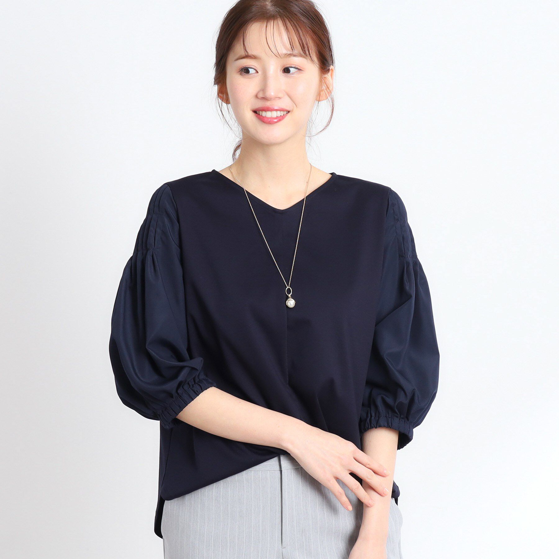 Reflect「【スカートにもパンツにも合わせやすい】キレイめTブラウス」|シャツ・ブラウス|