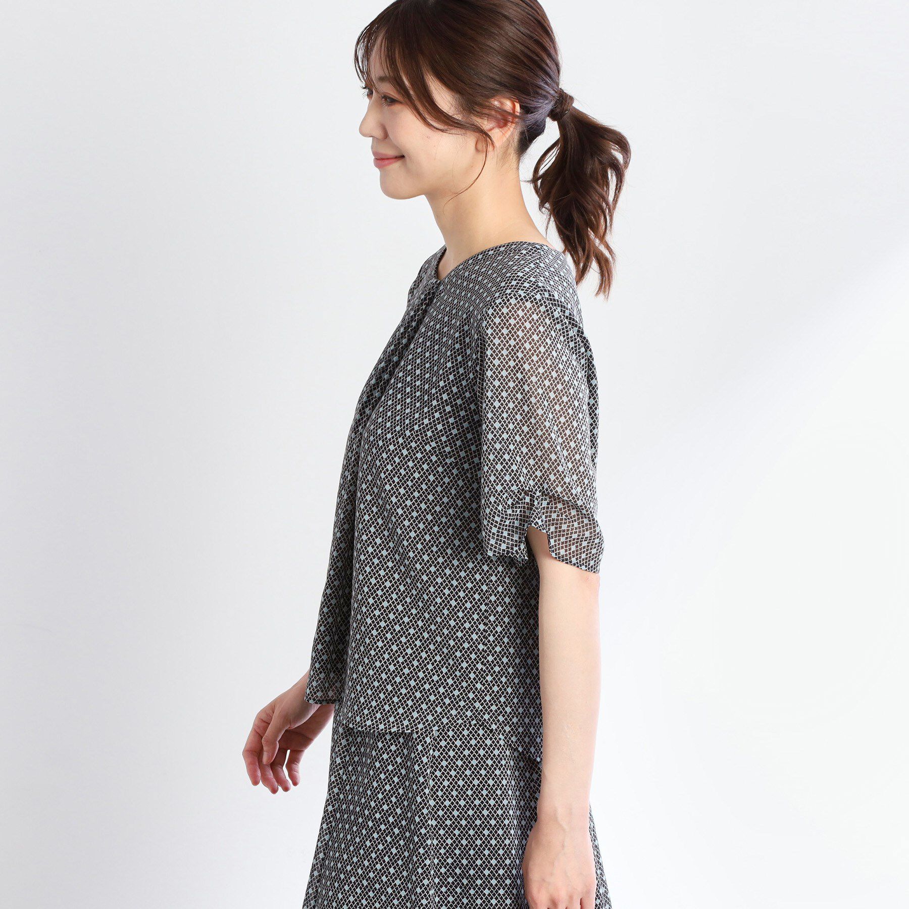 Reflect「【マシンウォッシュ可／セットアップ可】コツキ柄プリントブラウス」|シャツ・ブラウス|