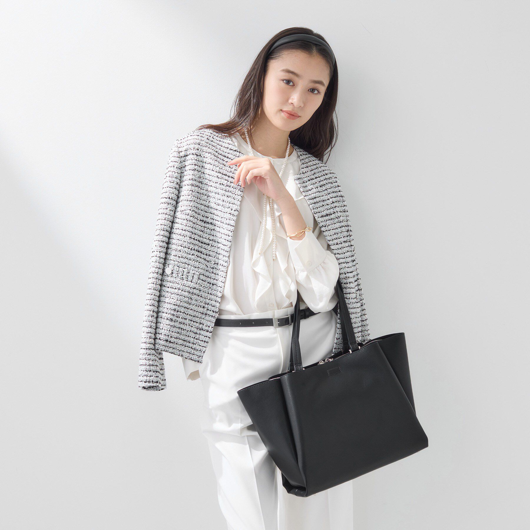 INDIVI「【A4収納可能／合皮】キャリアタックバッグ」|トートバッグ|ブラック(019)