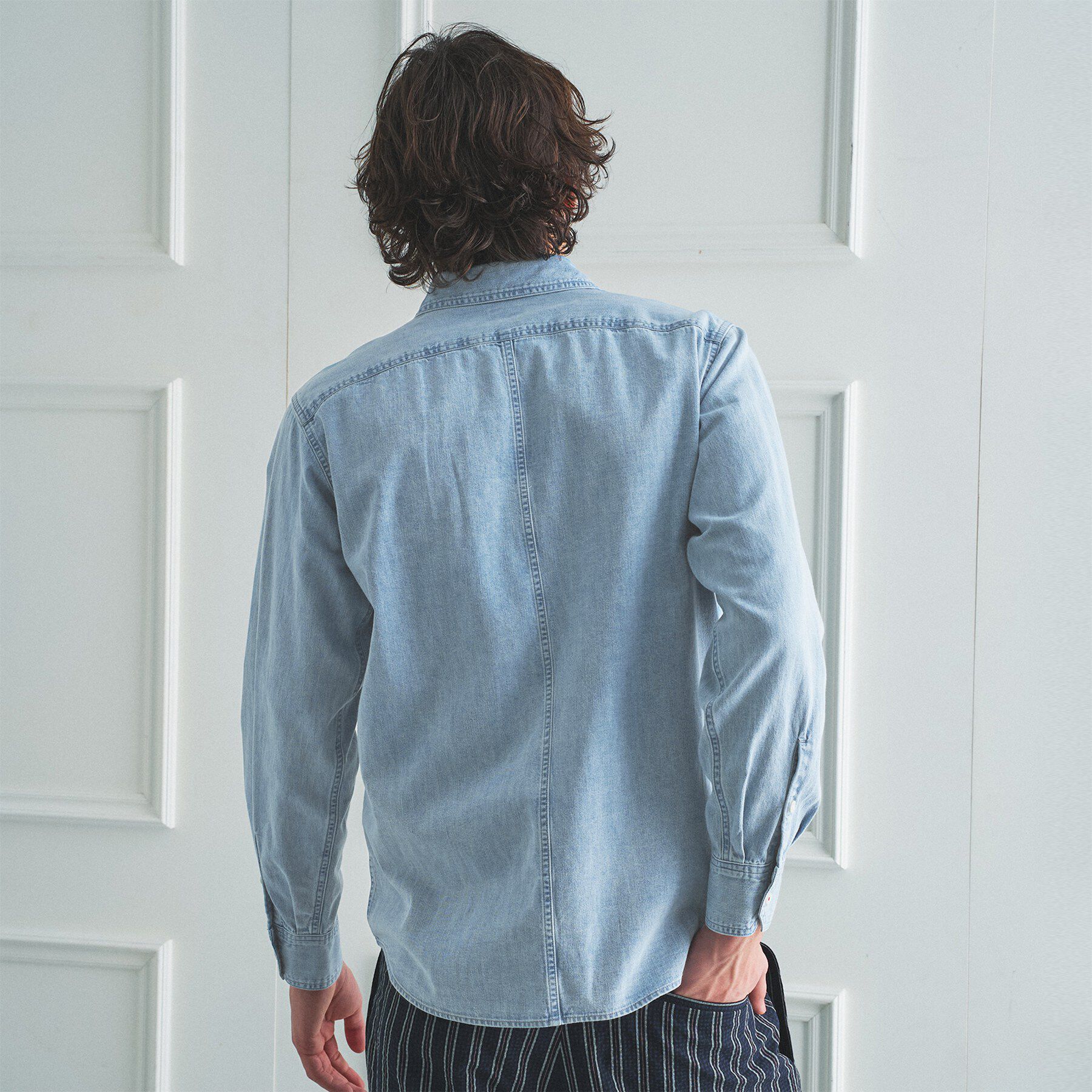 TAKEO KIKUCHI「【BOWLER HAT LABEL】Tエンブレム デニムシャツ」|シャツ・ブラウス|