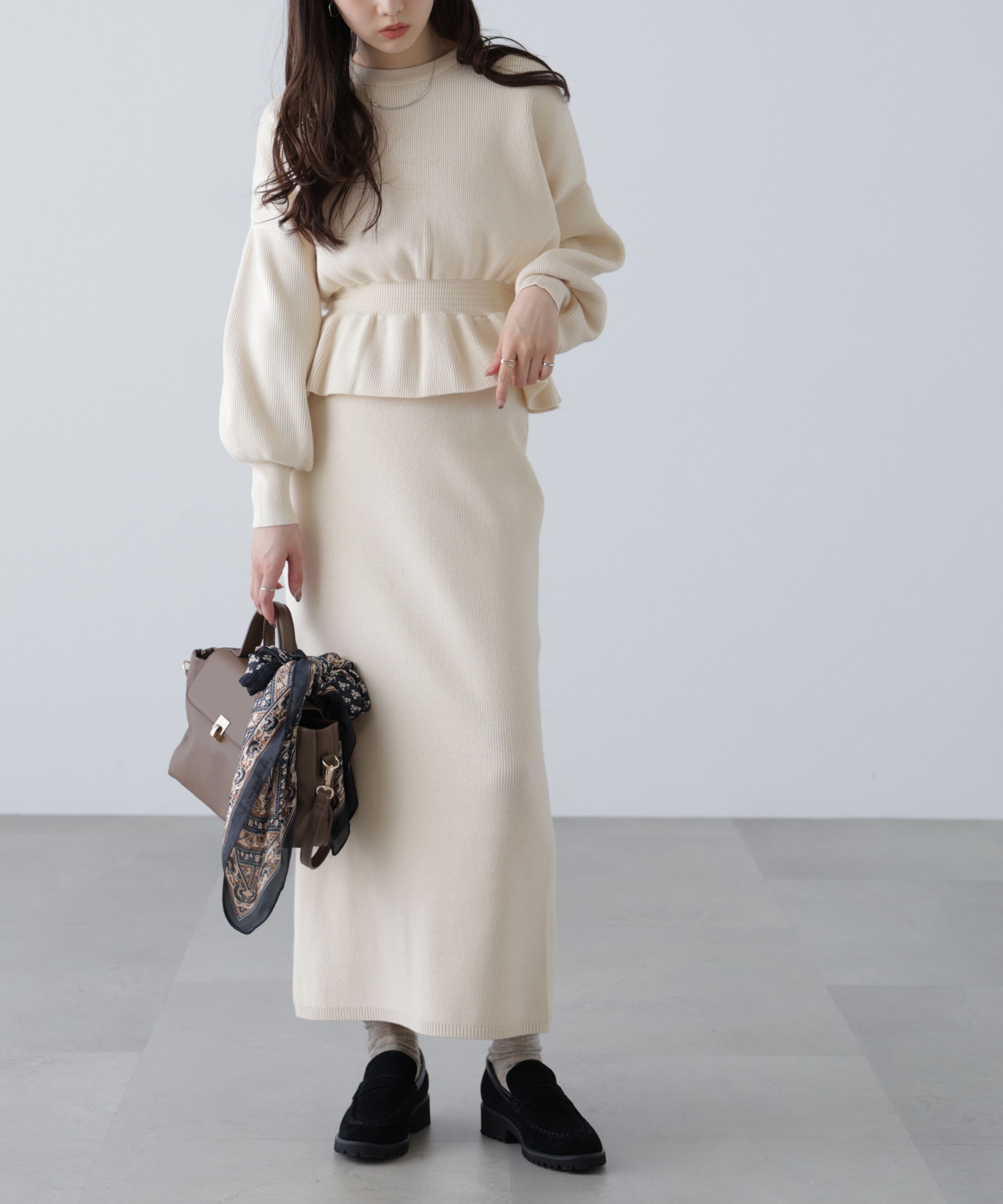  「ペプラムニットセットアップ」|ワンピース|オフ