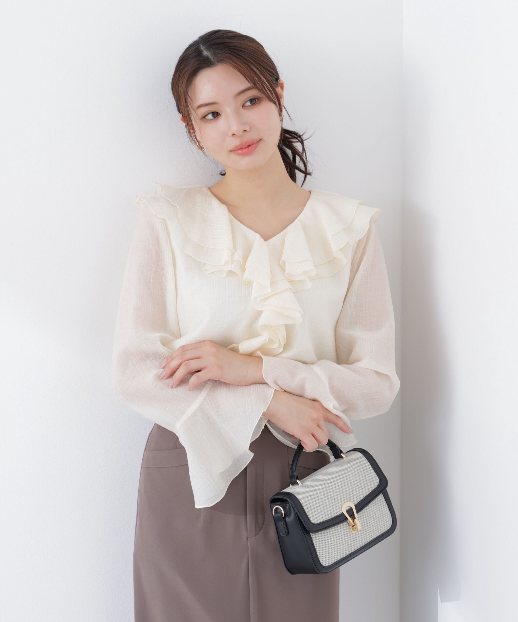 PROPORTION BODY DRESSING「シアー楊柳ラッフルブラウス　26SS」|シャツ・ブラウス|エクリュ1