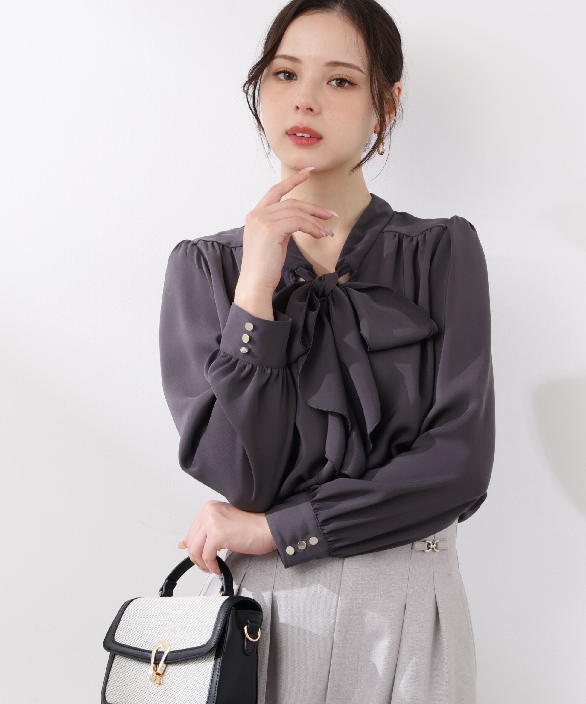 PROPORTION BODY DRESSING「ラッフルリボンブラウス　26SS」|シャツ・ブラウス|チャコール2