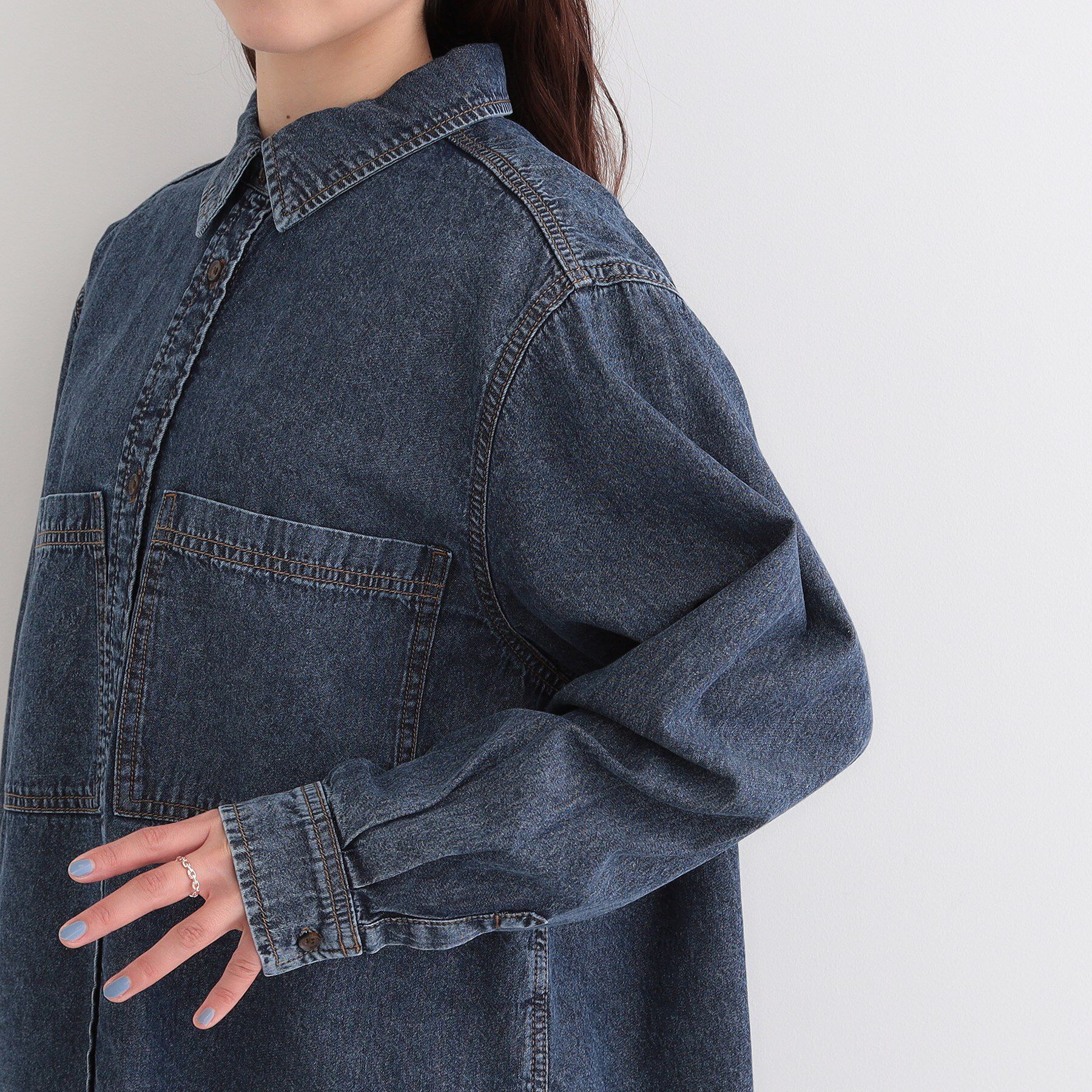 SHOO･LA･RUE「【洗濯機可/ライトオンスデニム】こなれ感をプラスする BIGポケットデニムシャツ」|シャツ・ブラウス|