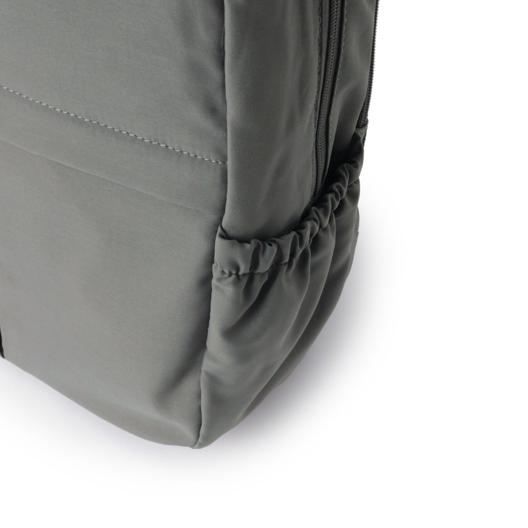 ITS&rsquo;DEMO「【A4対応／9ポケット】ふんわり軽量リュック」|リュック|