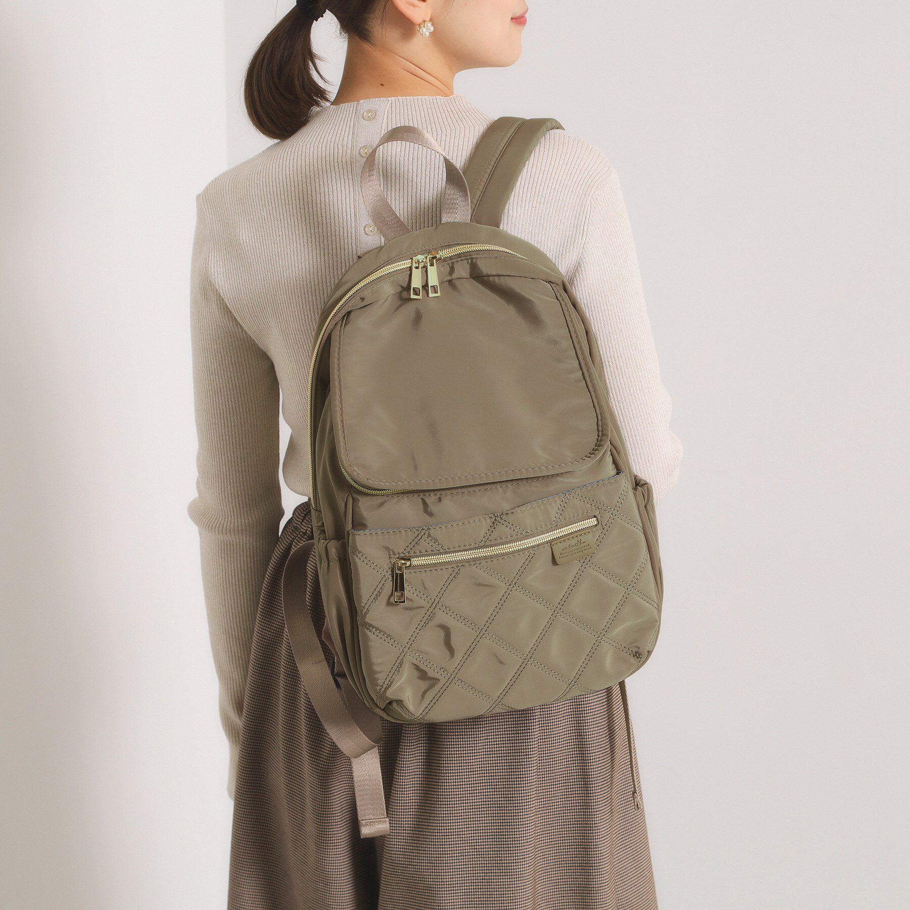 ITS&rsquo;DEMO「【10ポケット／A4】収納アドバイザーキルトリュック」|リュック|グレージュ(050)