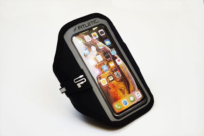 BACKYARD FAMILY「アームバンド スマホ ランニング 通販 アーム バンド スマートフォン 防水 揺れにくい 小物収納」|スポーツ|