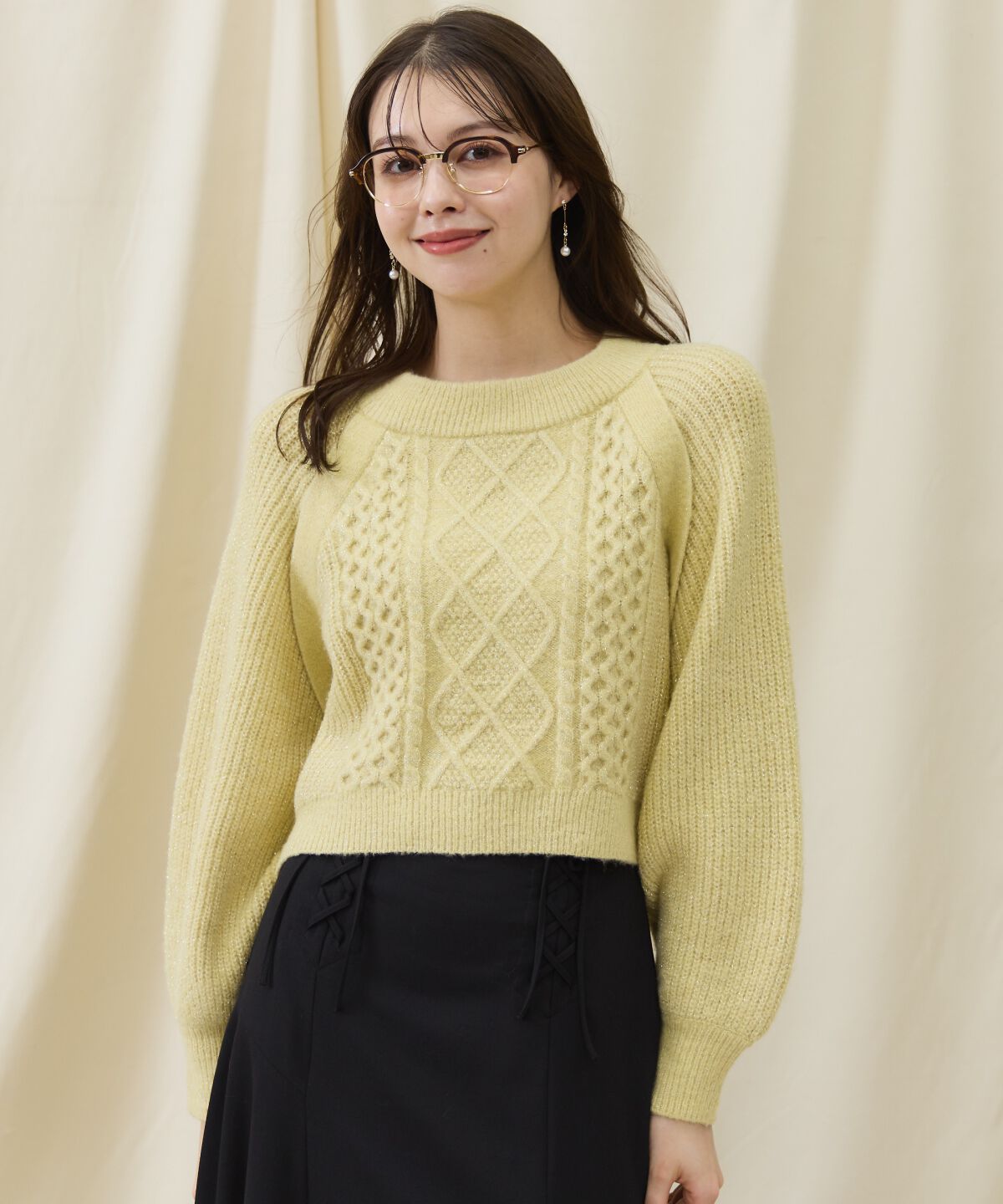 アンドクチュール「ラメケーブルクロップドプルオーバー」|ニット・セーター|イエロー