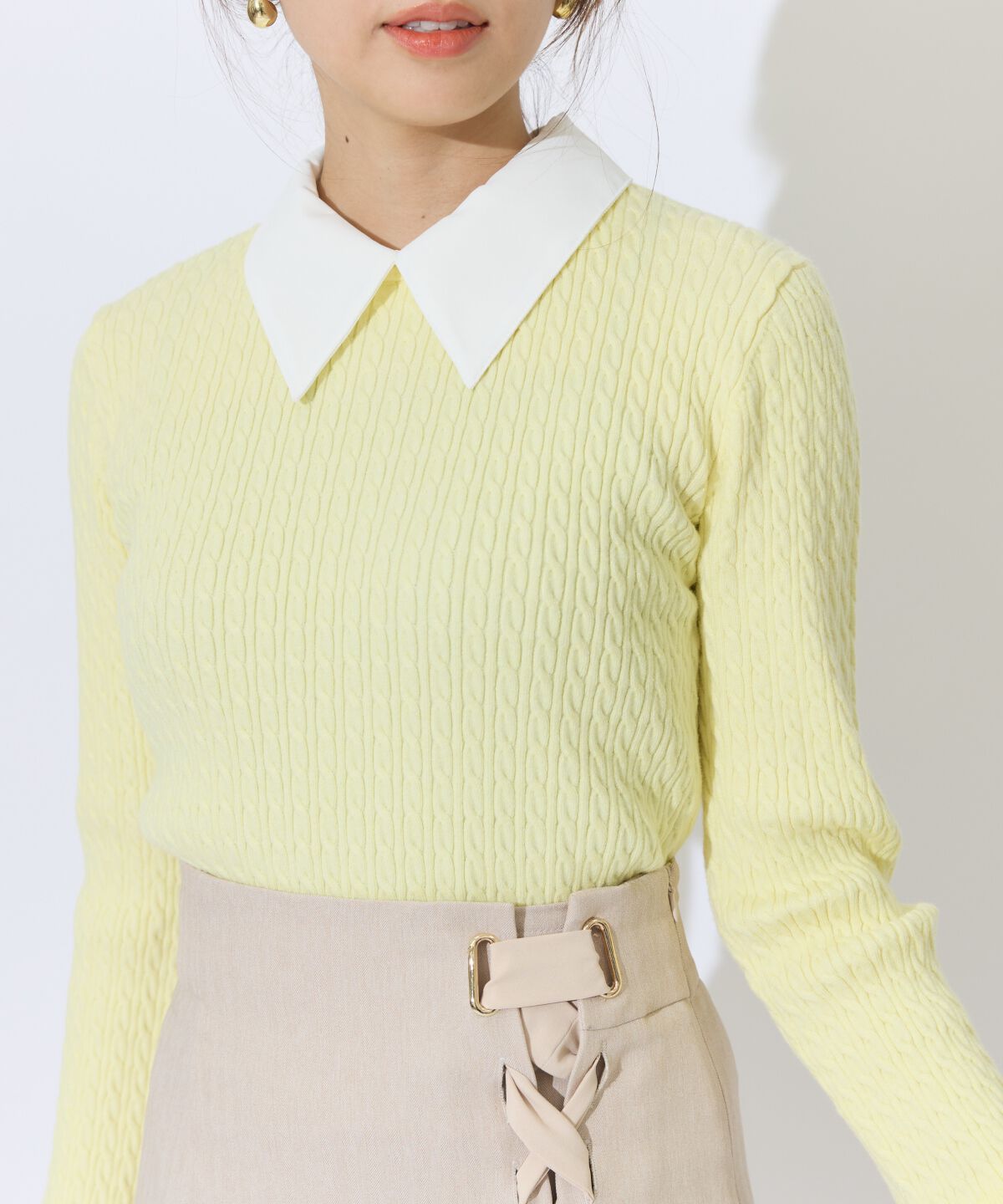 アンドクチュール「シャツレイヤード風ケーブル編みプルオーバー」|ニット・セーター|