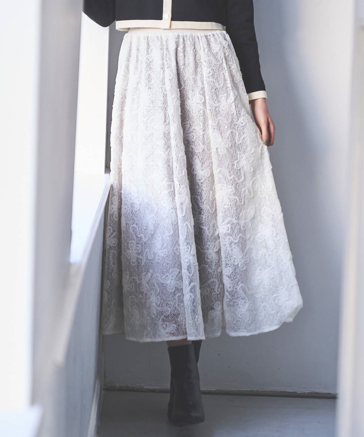 アンドクチュール「ウエストリブスパンコール刺しゅうレースロングスカート」|フレア|ベージュ