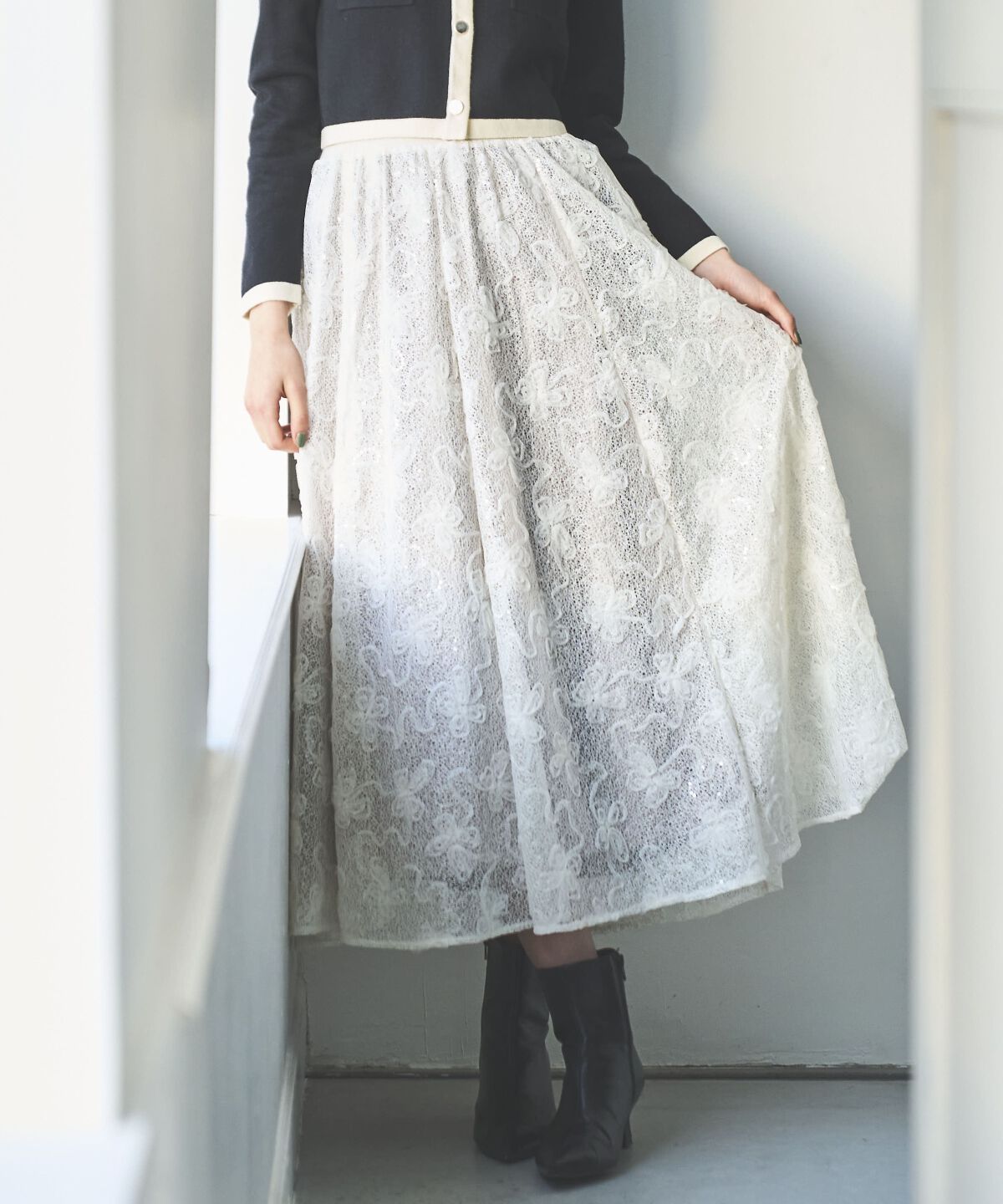 アンドクチュール「ウエストリブスパンコール刺しゅうレースロングスカート」|フレア|