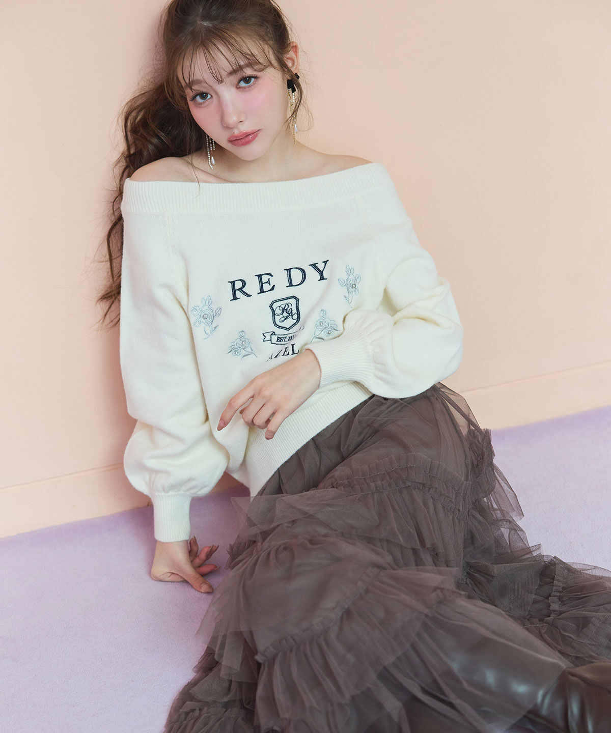 REDYAZEL「ビジューロゴエンブロイダリーニットプルオーバー」|ニット・セーター|