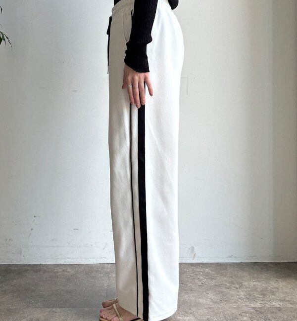  「【WEB限定】サイドライントラックパンツ」|チノ|