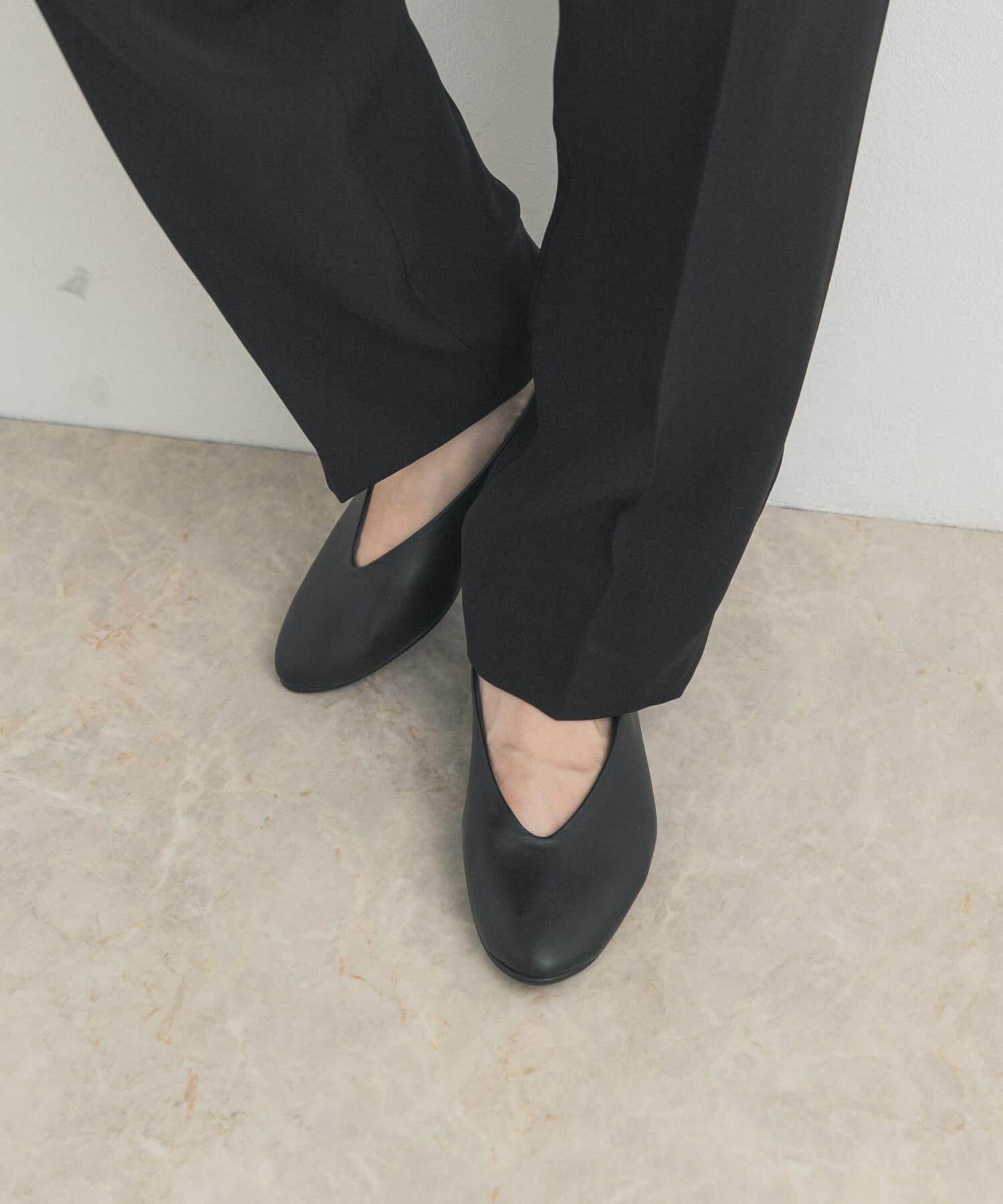 URBAN RESEARCH DOORS「Vカットパンプス」|パンプス|ブラック