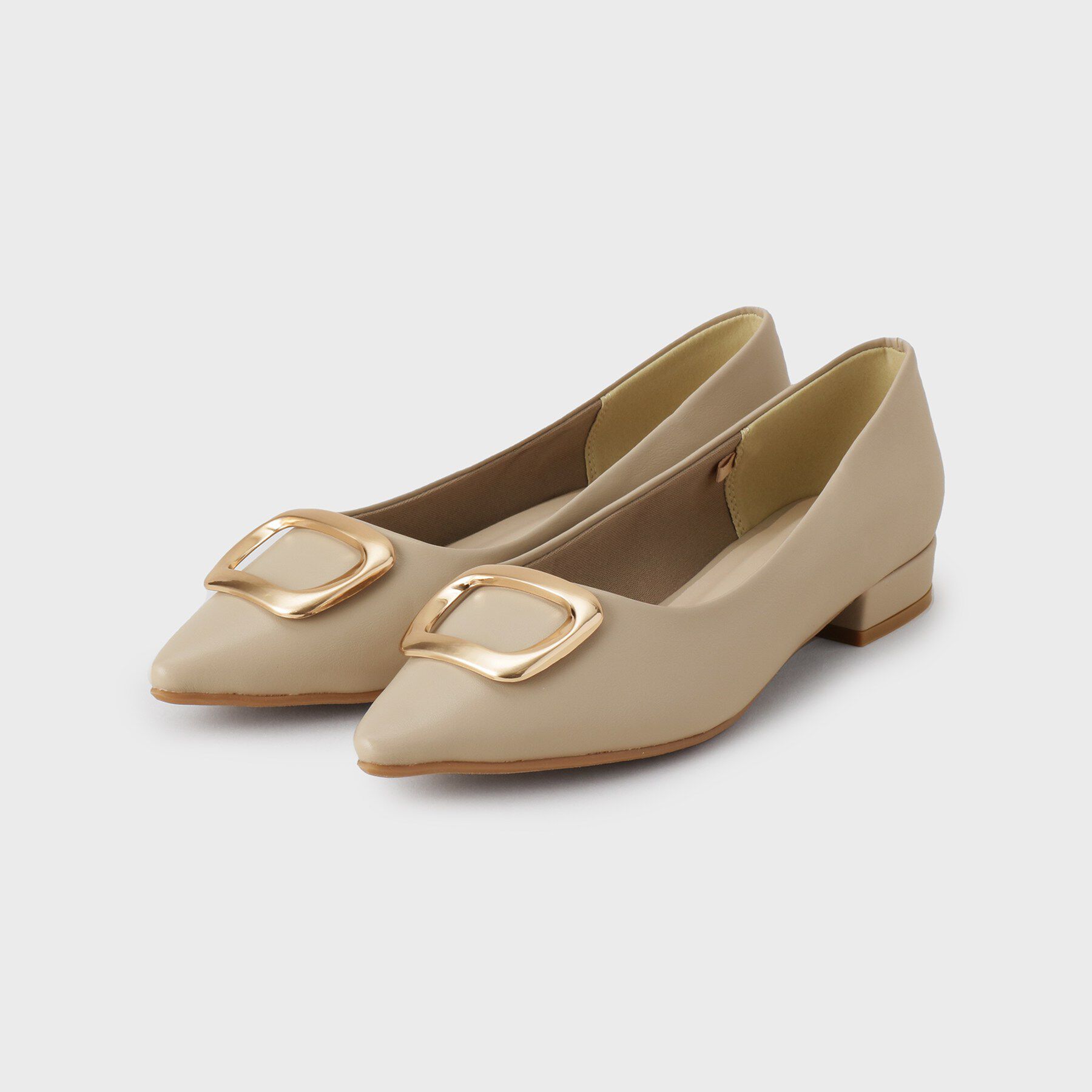 OPAQUE.CLIP「デザインバックル付ポインテッドフラットパンプス」|パンプス|ベージュ(052)