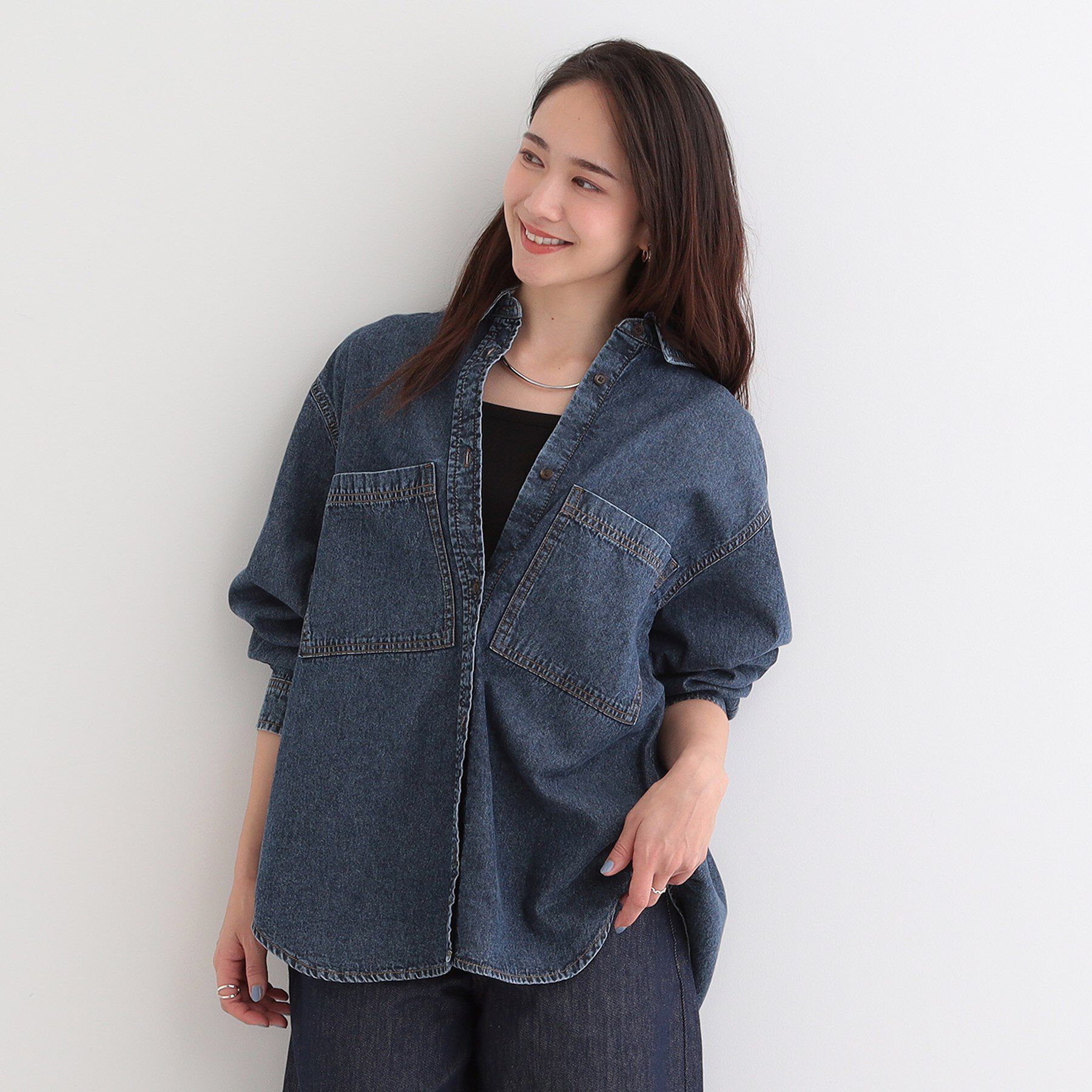 SHOO･LA･RUE「【洗濯機可/ライトオンスデニム】こなれ感をプラスする BIGポケットデニムシャツ」|シャツ・ブラウス|
