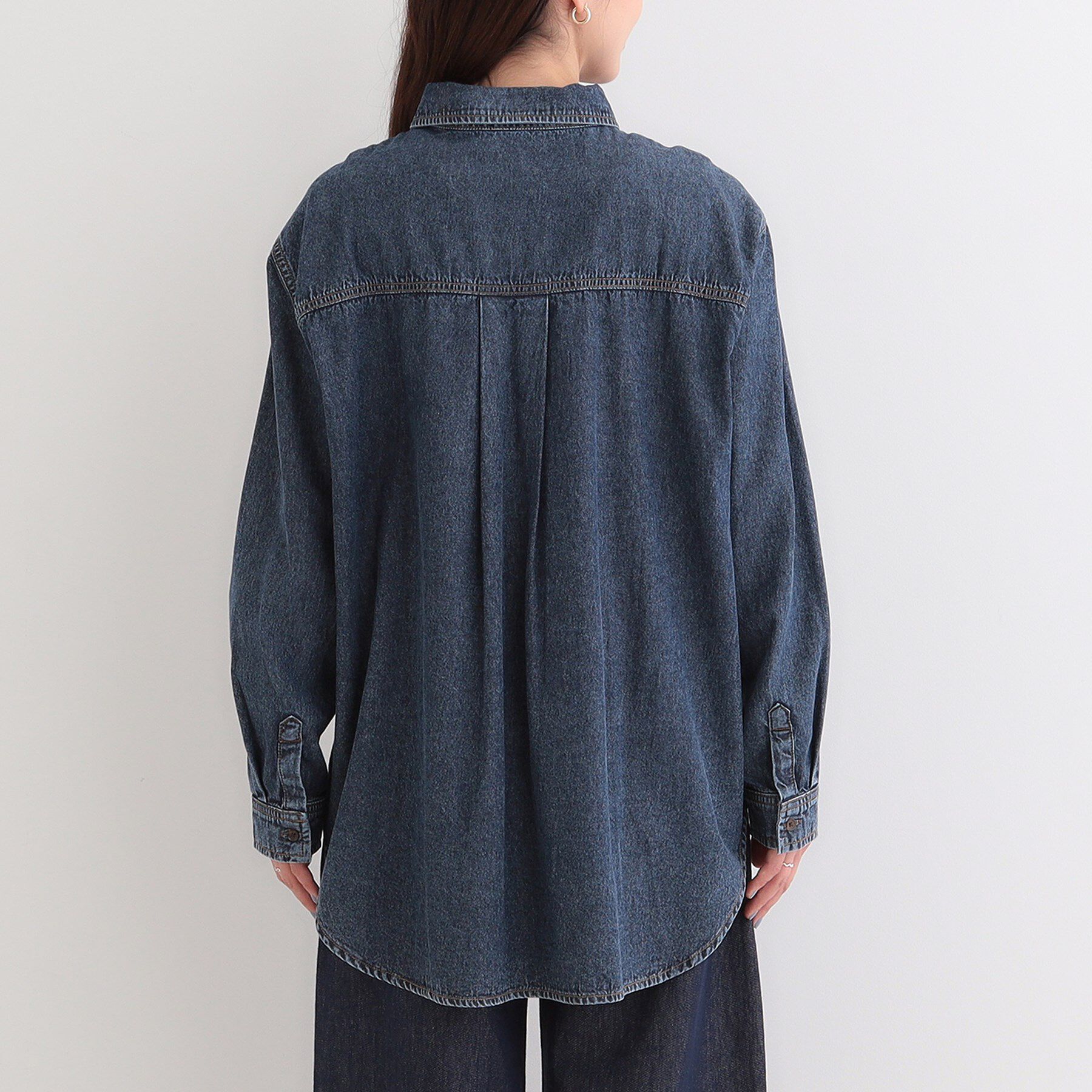 SHOO･LA･RUE「【洗濯機可/ライトオンスデニム】こなれ感をプラスする BIGポケットデニムシャツ」|シャツ・ブラウス|