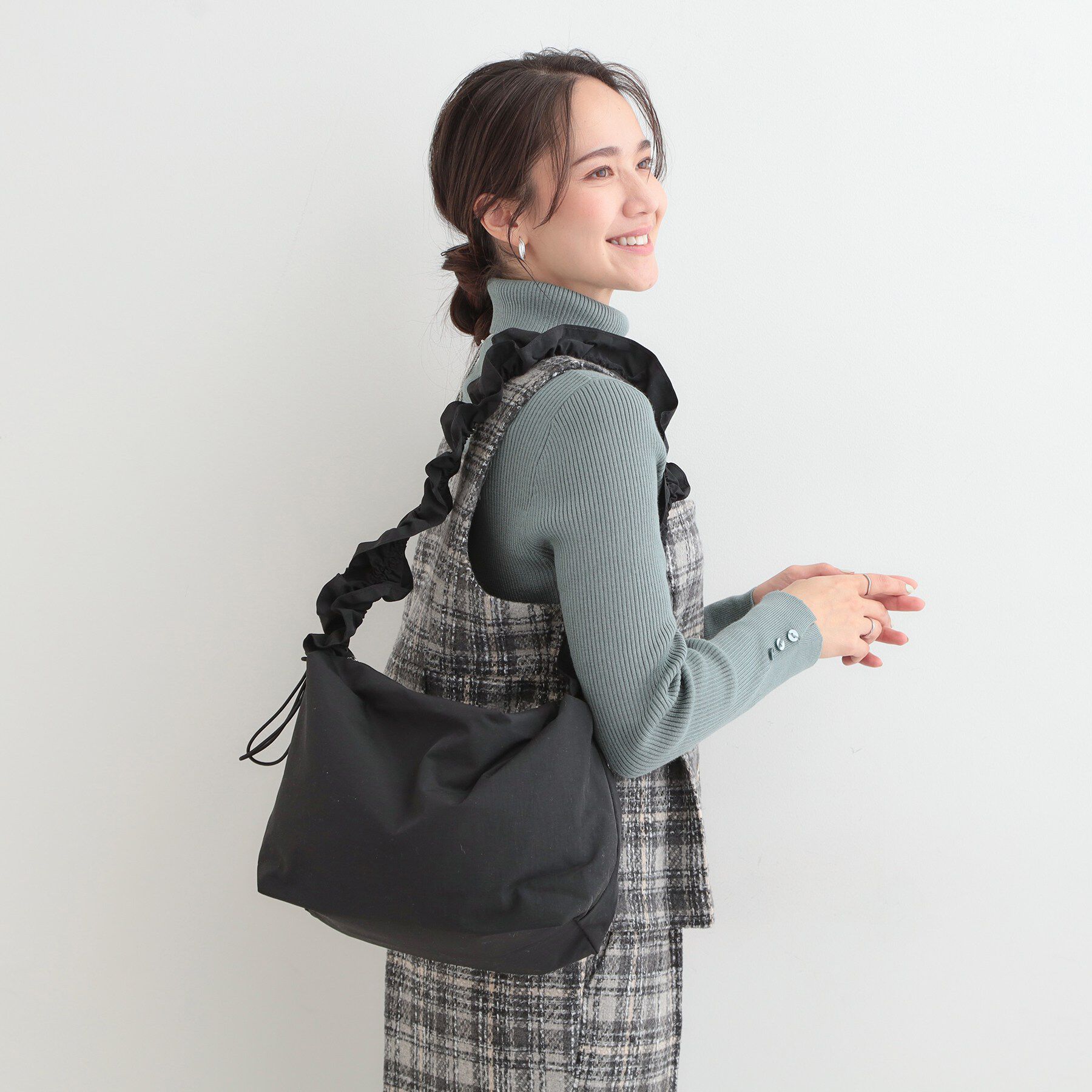 SHOO･LA･RUE「【撥水】ドロストギャザーショルダーバッグ」|ショルダー・メッセンジャー|ブラック(019)