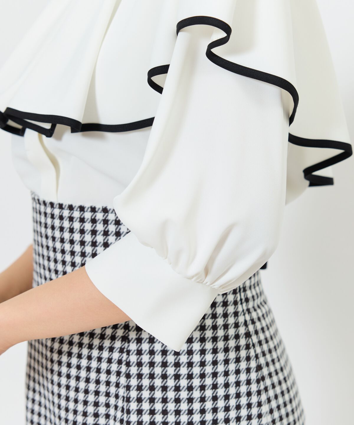 アンドクチュール「パイピングケープブラウス」|シャツ・ブラウス|