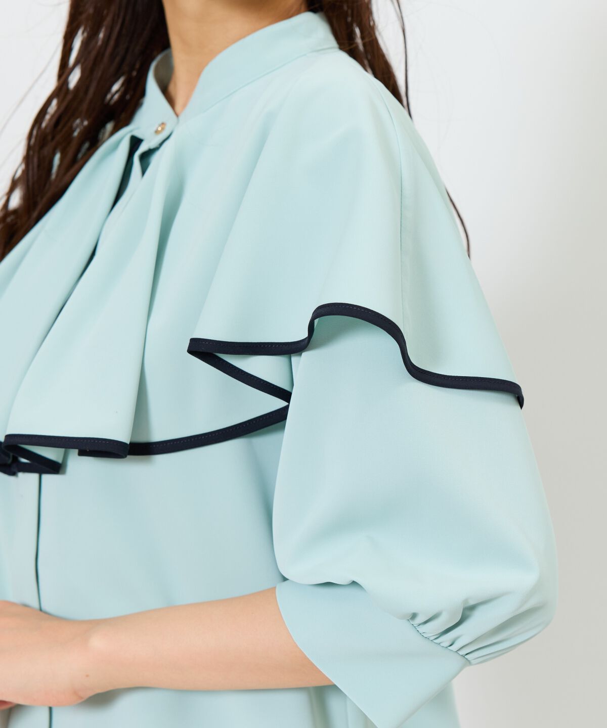 アンドクチュール「パイピングケープブラウス」|シャツ・ブラウス|