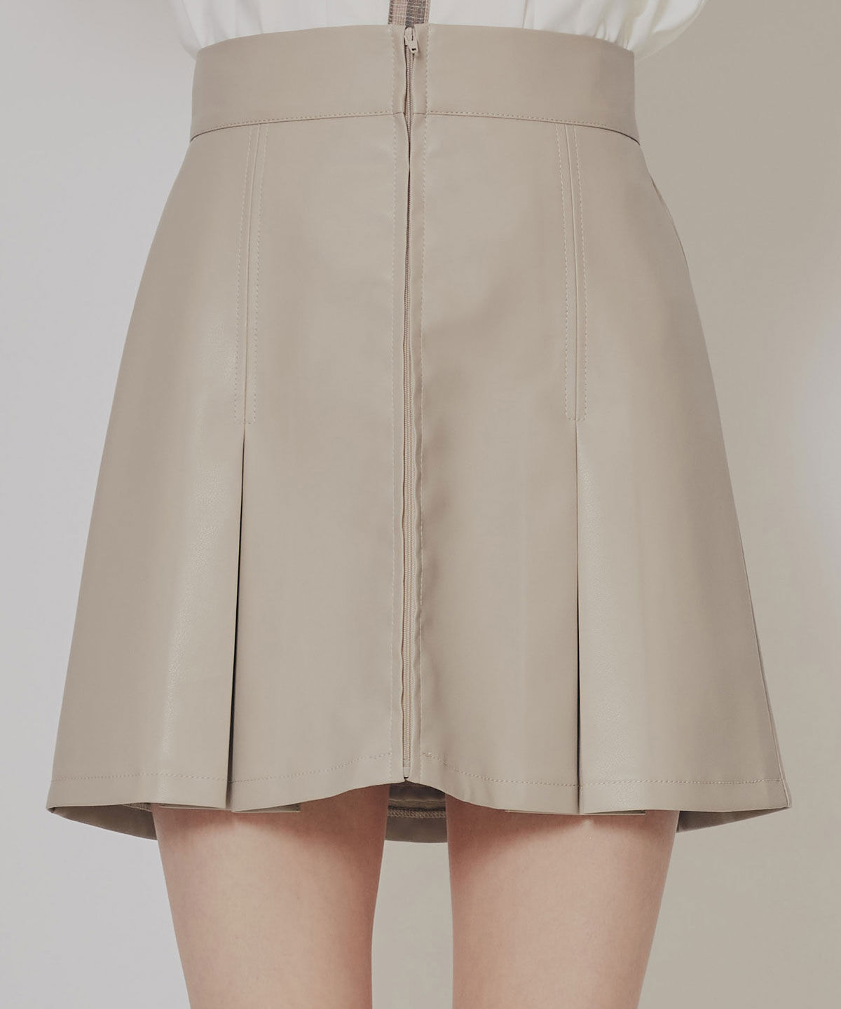 REDYAZEL「フェイクレザーBOXプリーツミニスカート」|フレア|ベージュ