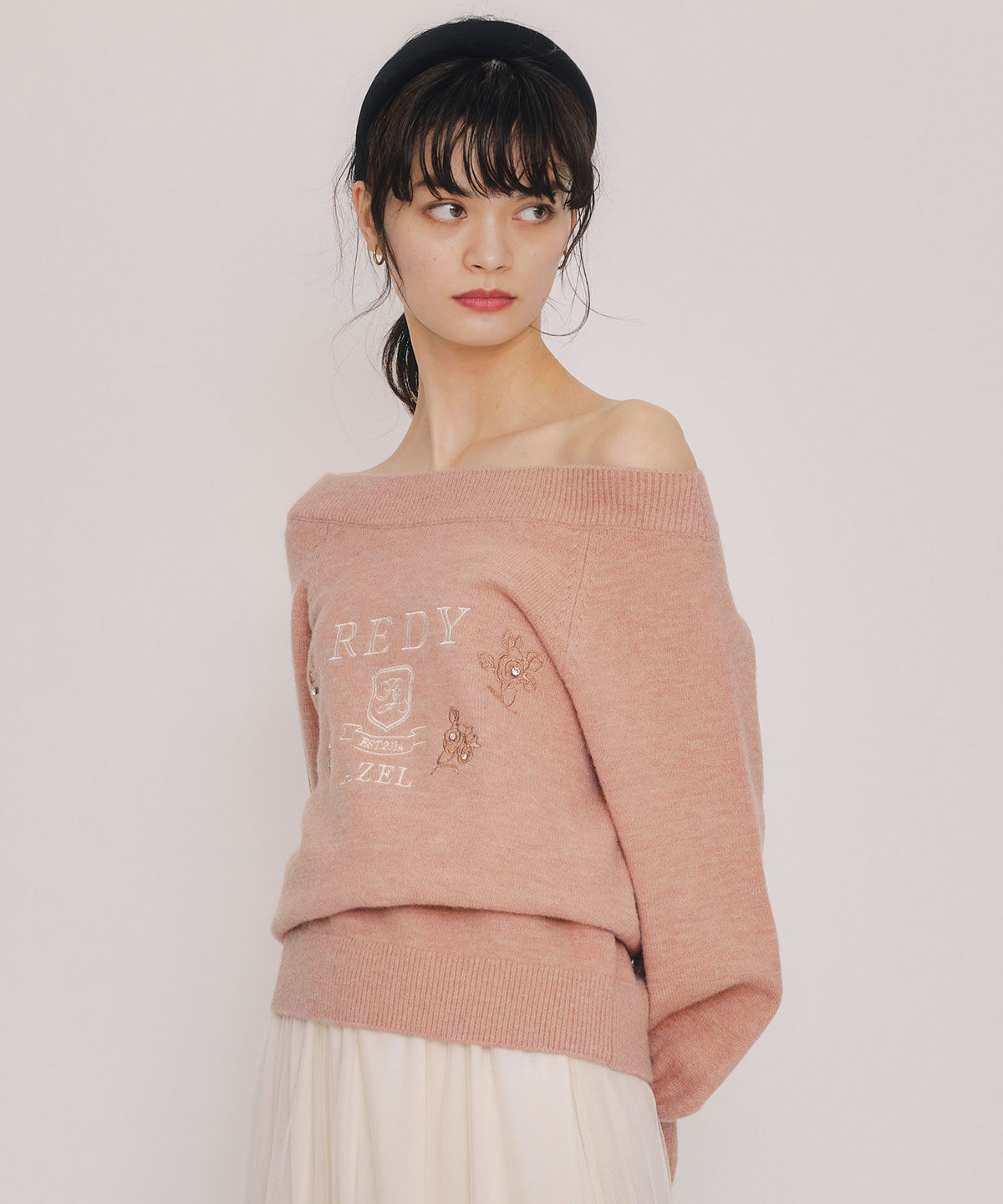 REDYAZEL「ビジューロゴエンブロイダリーニットプルオーバー」|ニット・セーター|