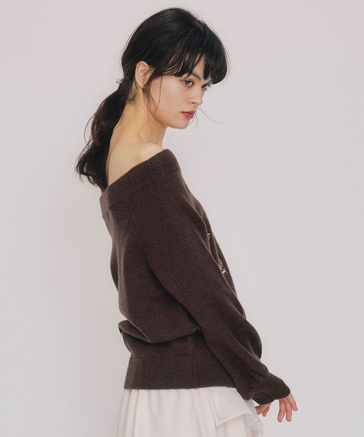 REDYAZEL「ビジューロゴエンブロイダリーニットプルオーバー」|ニット・セーター|