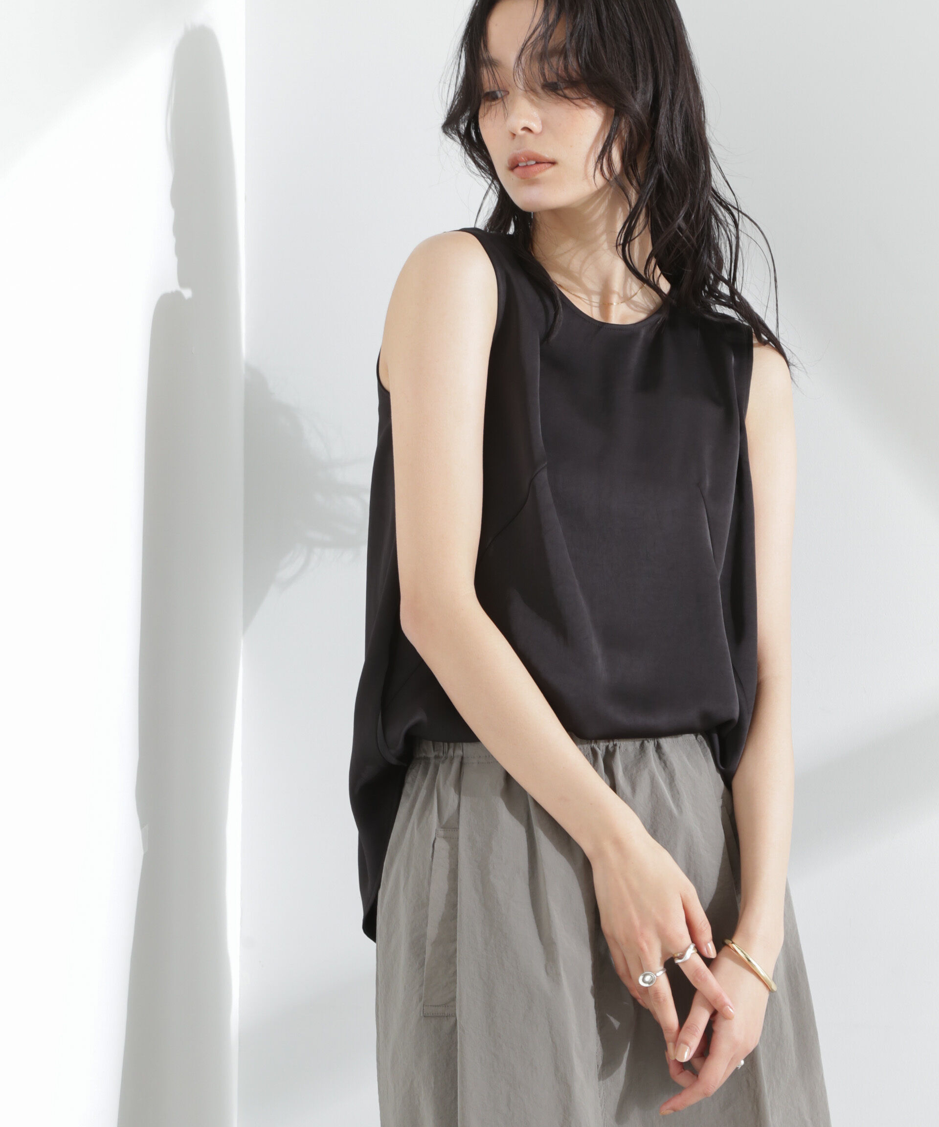 nano･universe「ダブルサテンノースリーブトップス」|シャツ・ブラウス|ブラック