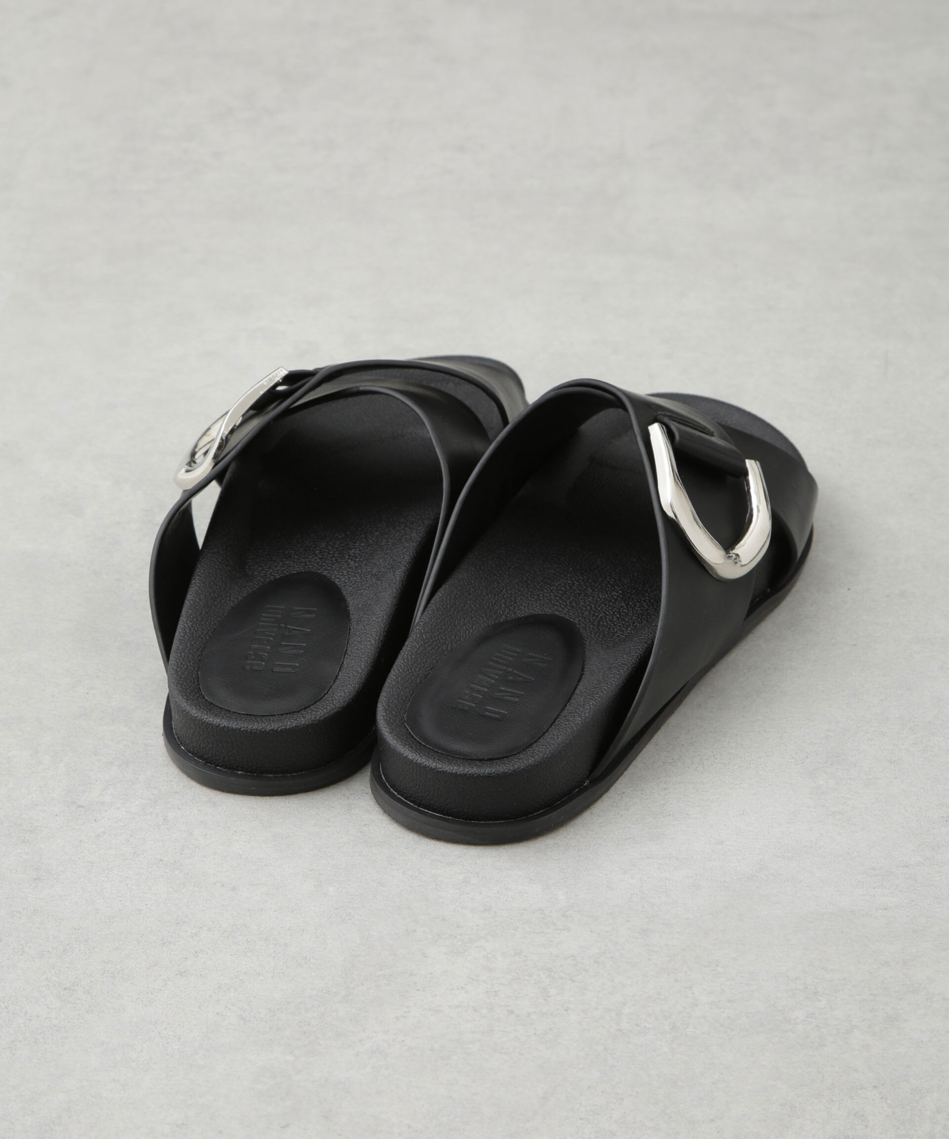 nano･universe「クロスバックルフラットサンダル」|サンダル|