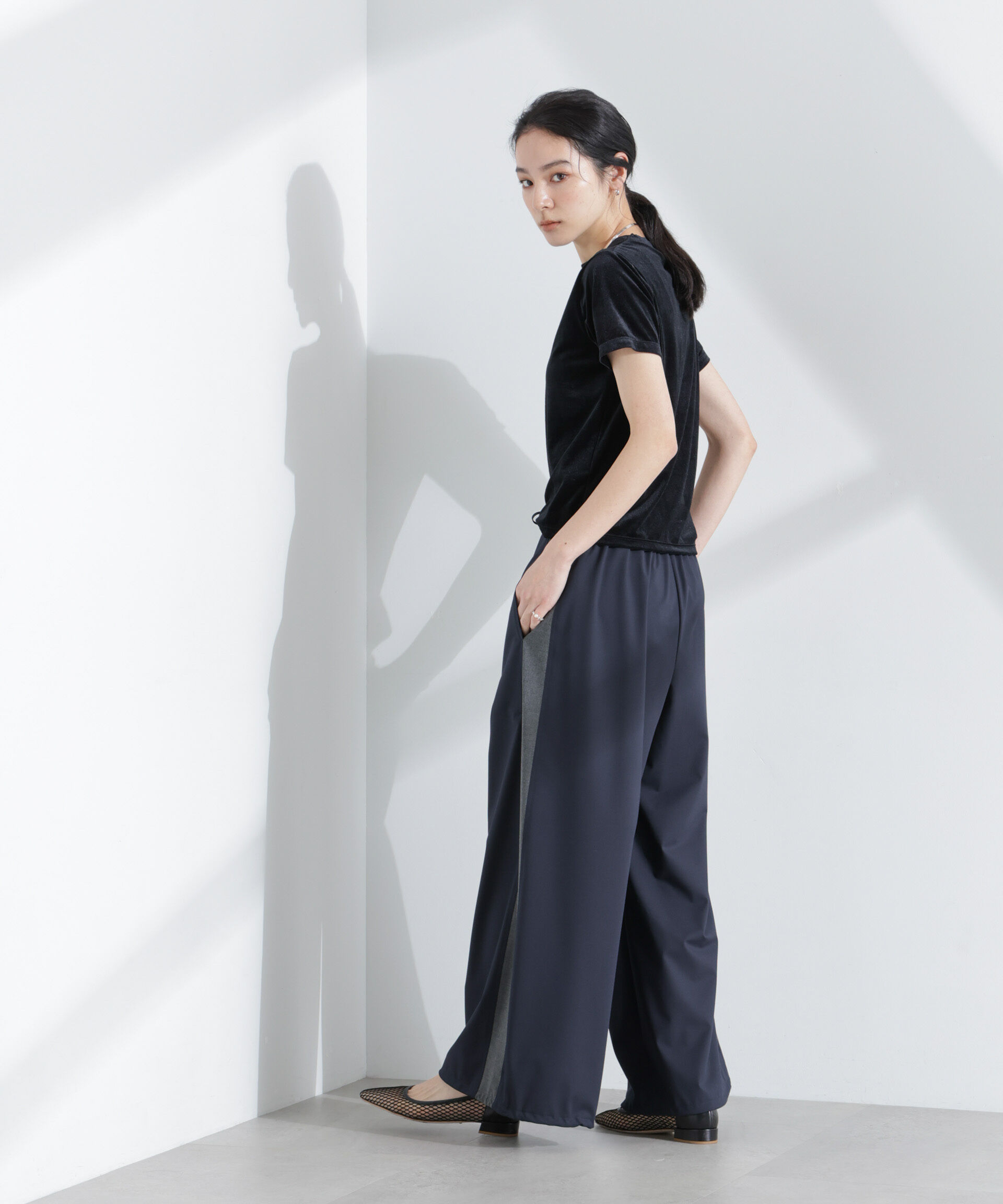 nano･universe「ラインイージーワイドパンツ」|チノ|