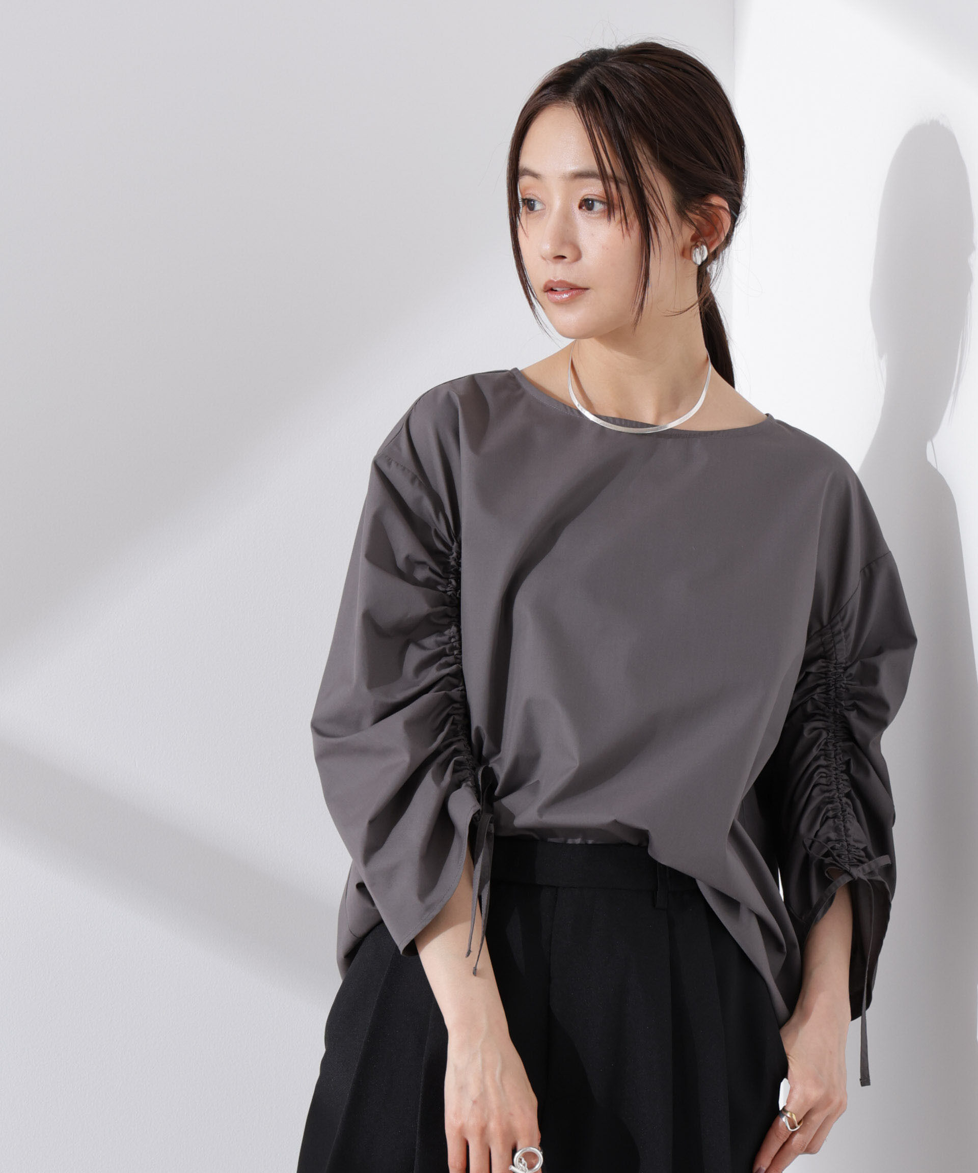 nano･universe「ドロストギャザースリーブプルオーバーシャツ」|シャツ・ブラウス|