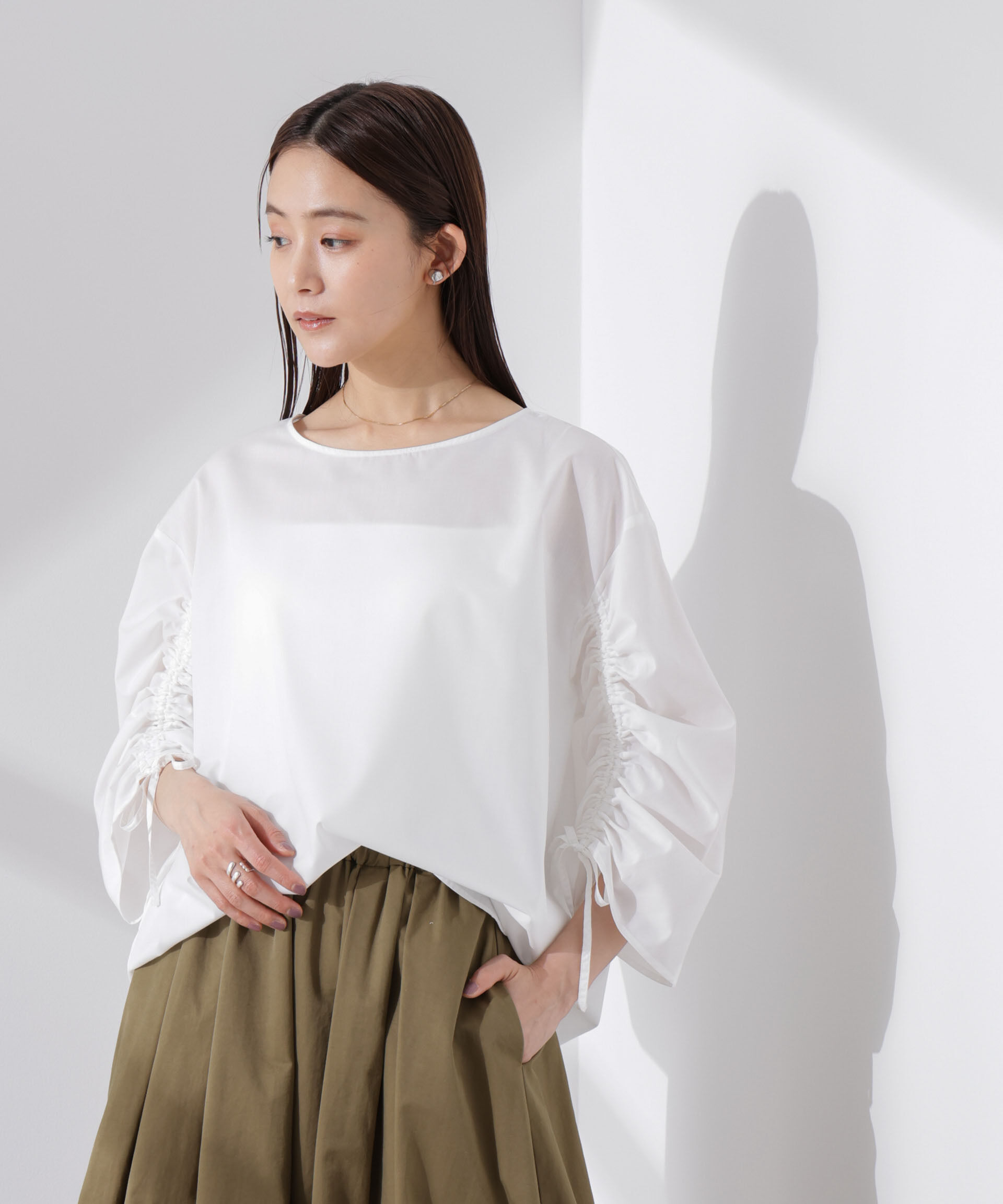 nano･universe「ドロストギャザースリーブプルオーバーシャツ」|シャツ・ブラウス|