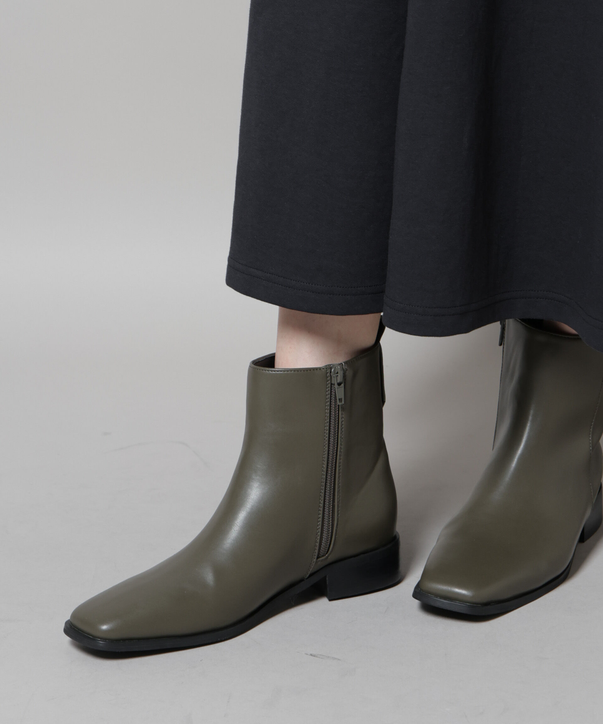 nano･universe「スクエアトゥフラットブーツ」|ビジネス・ドレスシューズ|カーキ