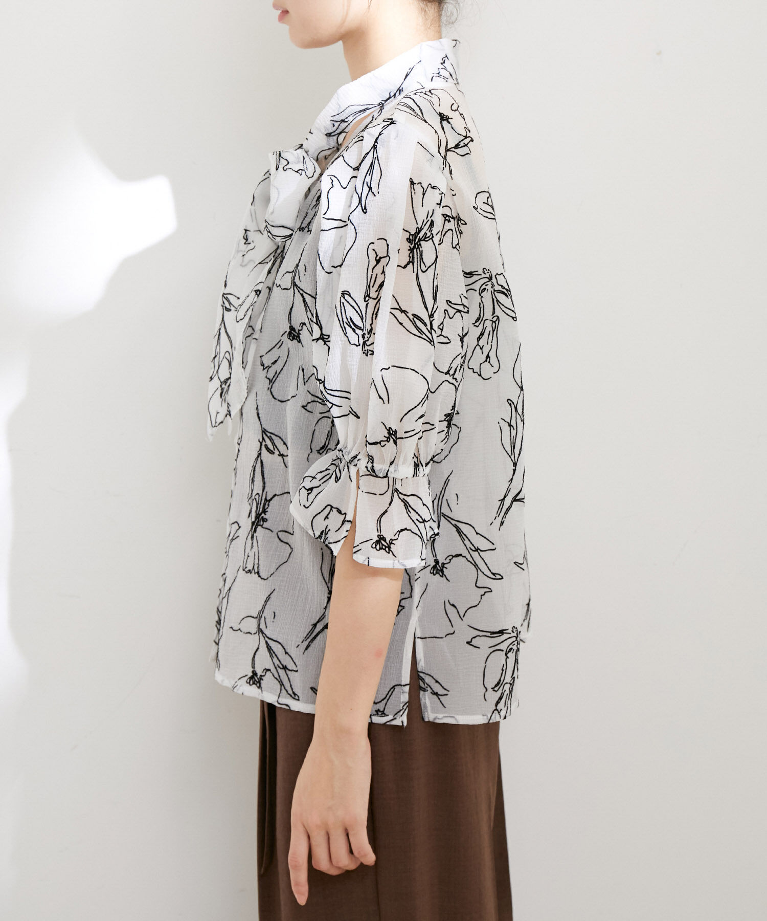 VIS「【選べる素材】アソートボウタイリボンブラウス」|シャツ・ブラウス|