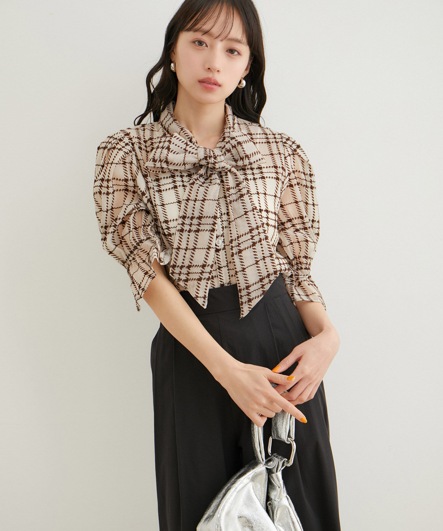 VIS「【選べる素材】アソートボウタイリボンブラウス」|シャツ・ブラウス|