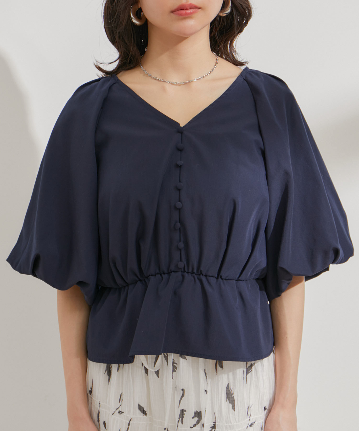 VIS「バルーンスリーブVネックブラウス」|シャツ・ブラウス|