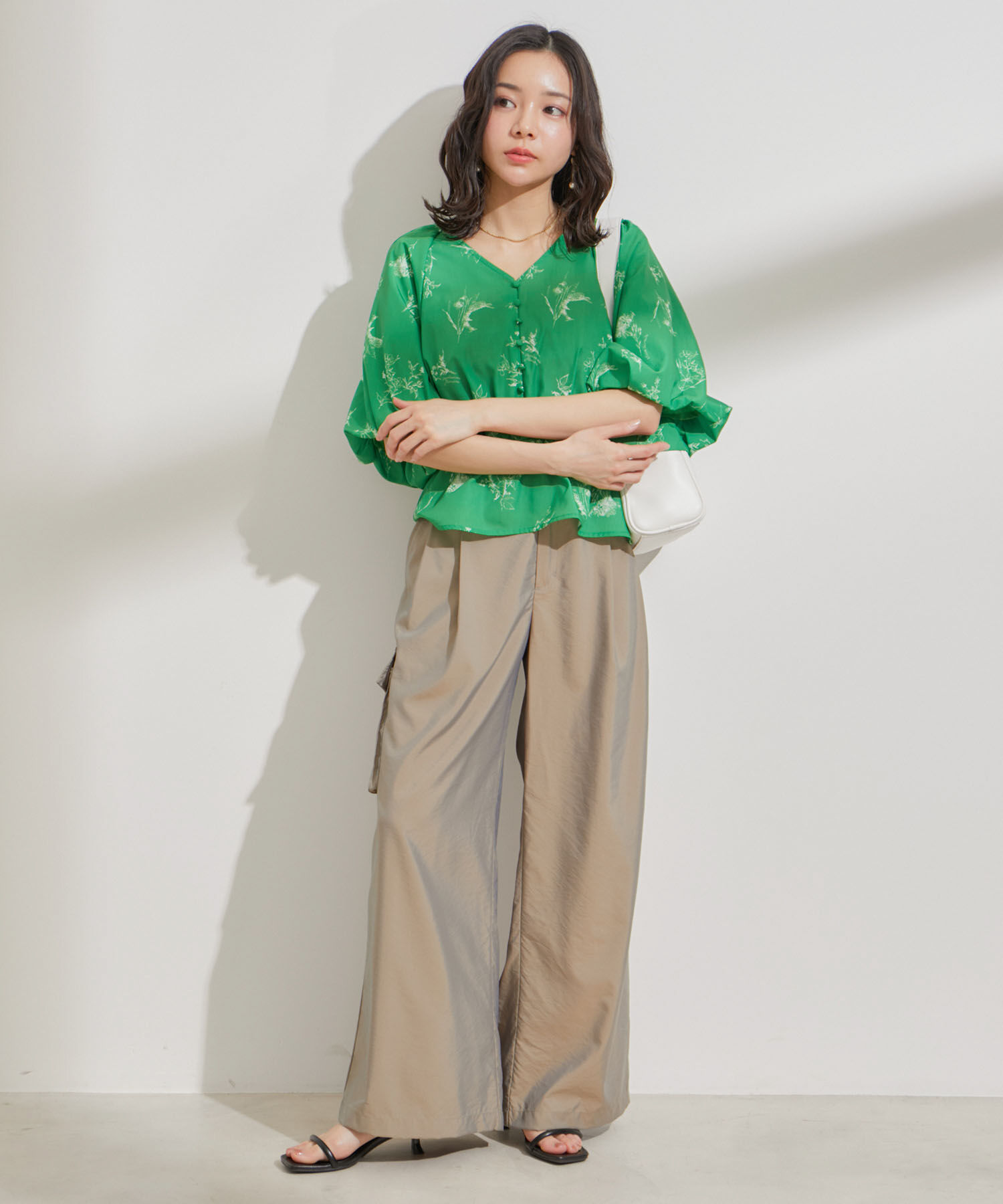 VIS「バルーンスリーブVネックブラウス」|シャツ・ブラウス|