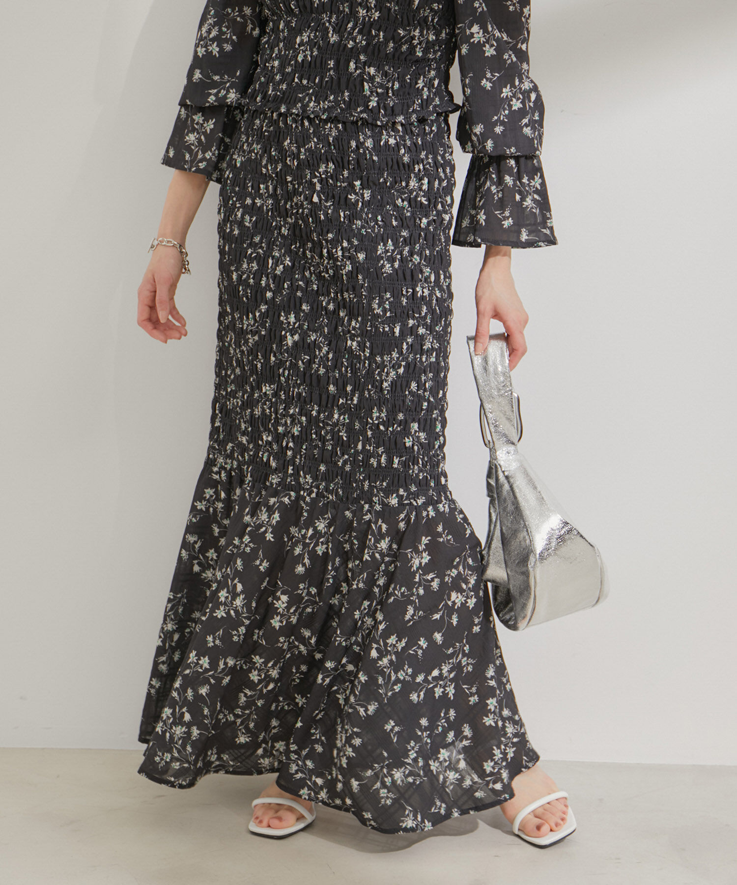 VIS「【セットアップ対応】花柄シャーリングロングスカート」|スカート|