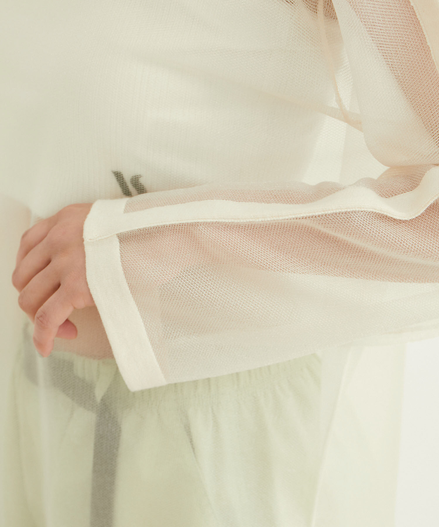 VIS「ショルダーラインシアーニットプルオーバー」|シャツ・ブラウス|