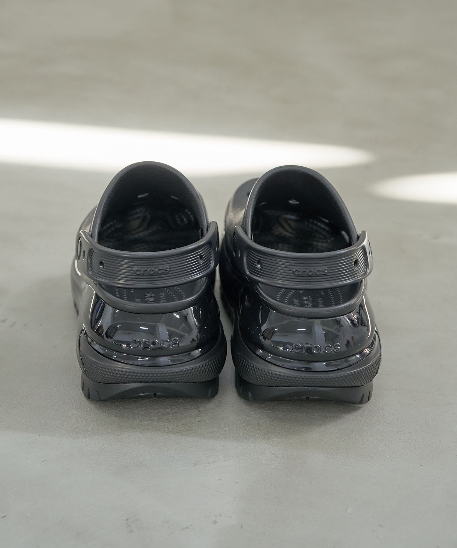 Juze「【crocs】MEGA CRUSH CLOG【WEB限定】」|サンダル|