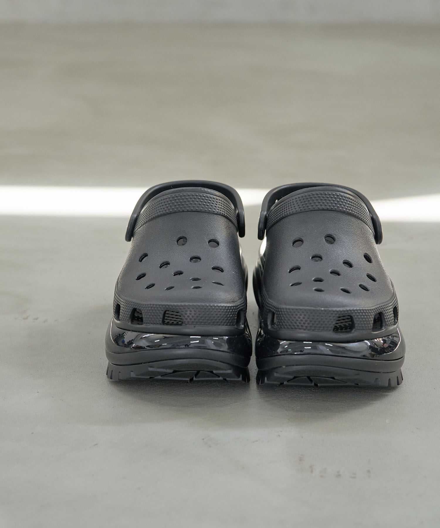 Juze「【crocs】MEGA CRUSH CLOG【WEB限定】」|サンダル|